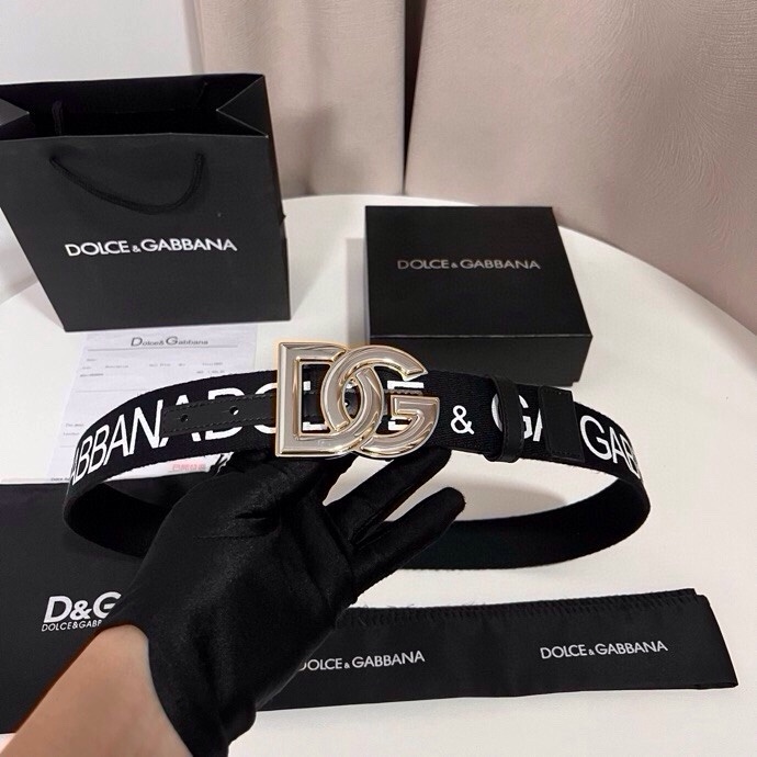 杜嘉班纳 全新小牛皮腰带，优雅简约配饰，缀以双色电镀金属 DG 交叉造型徽标搭扣，4.0cm