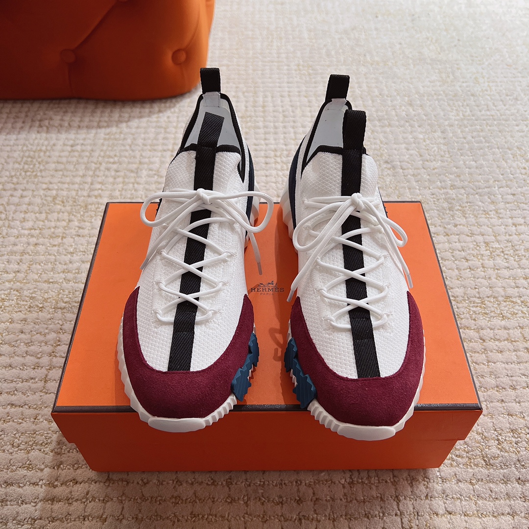 NO:668710,herme…sss25new arrival~ The most popular couple’s model at the counter, the first choice for H family’s distribution!  It is a classic Hermès model. It comes out in many colors every season. It is definitely one of the most worth buying products. If you have ever met a god or goddess, don’t miss it!  !  It is super light and comfortable. It is not tiring after walking for a long time. It is not expensive. There is a small loop on the back to assist in wearing shoes. Top quality 35-44, can be customized 45 46 Men's 20, casual shoes/sports shoes, hermes, hermes, sneakers19860909herme…s ss25new arrival～ 专柜大热情侣款,H家配货首选鞋履！ 是爱马仕经典款 每一季都会出很多颜色 绝对是最值得买的配货之一 有遇到的男神女神!真的不要错过！！ 他超轻、超舒适 走久不累、价格不贵 后面还有个辅助穿鞋的小圈 顶级精品 35-44,可定做45 46 男款20,休闲鞋/运动鞋,hermes,hermes,sneakers,Women's Shoes