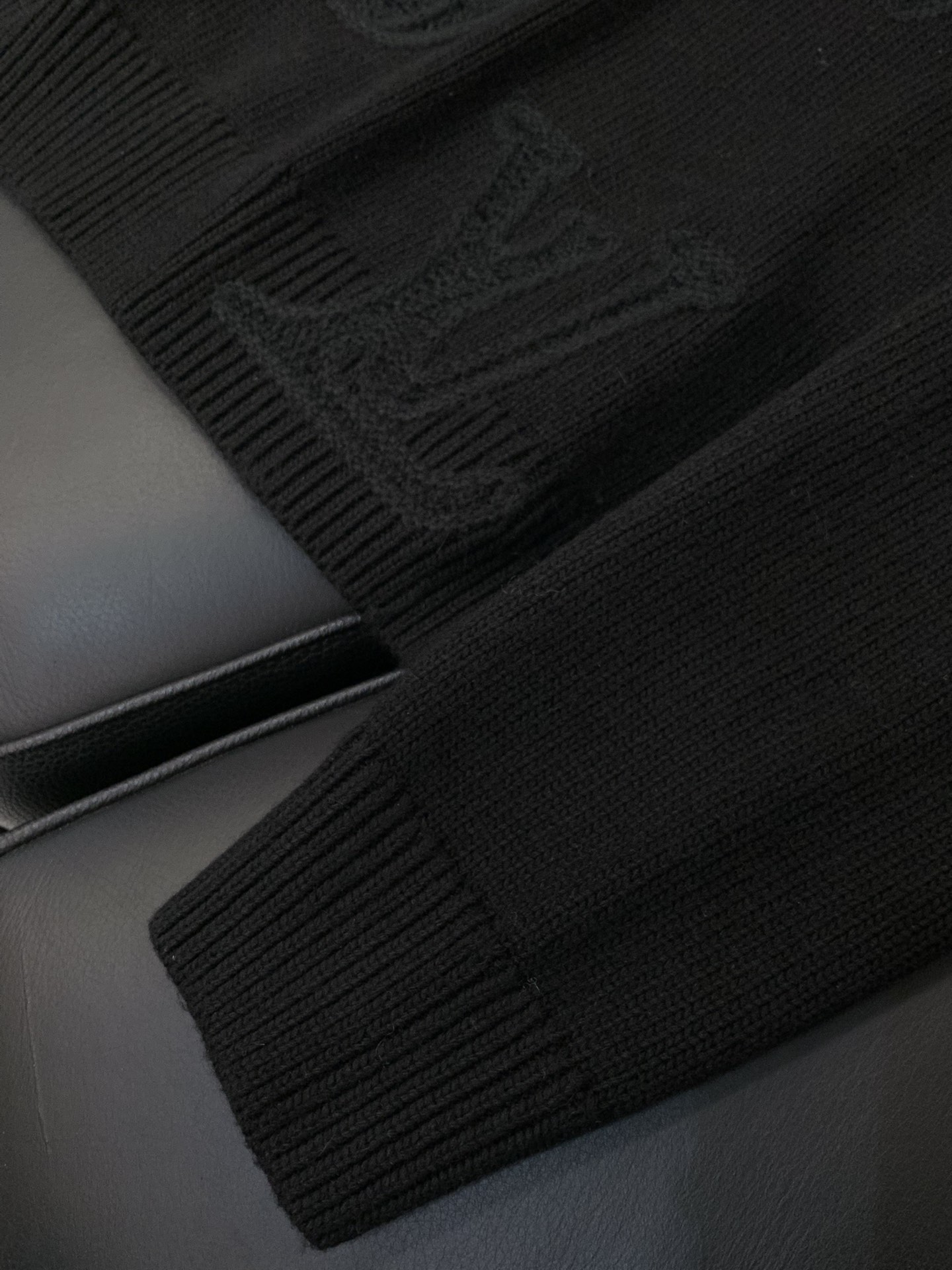 ，LouisVuitton 路易威登，2025冬季最新款，专柜同步有售，原单狠货，时尚休闲圆领针织毛衣，