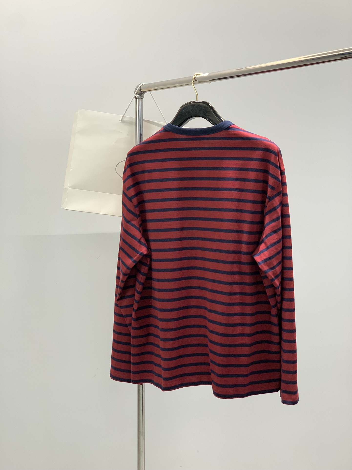 ，PRADA 普拉达，2025秋季最新品，专柜同步有售，时尚休闲圆领长袖T恤，进口原版面料，做工极为复杂