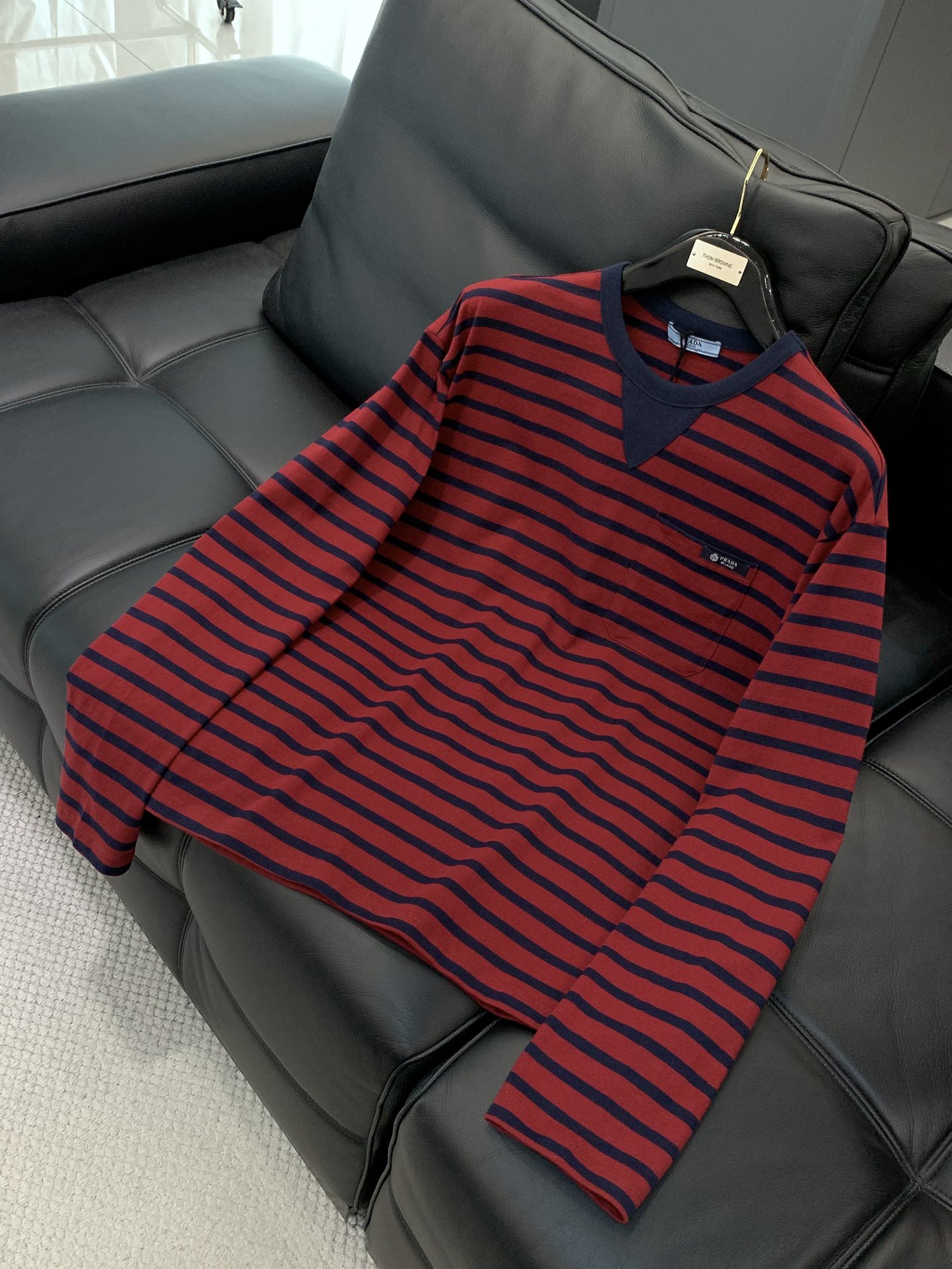 ，PRADA 普拉达，2025秋季最新品，专柜同步有售，时尚休闲圆领长袖T恤，进口原版面料，做工极为复杂