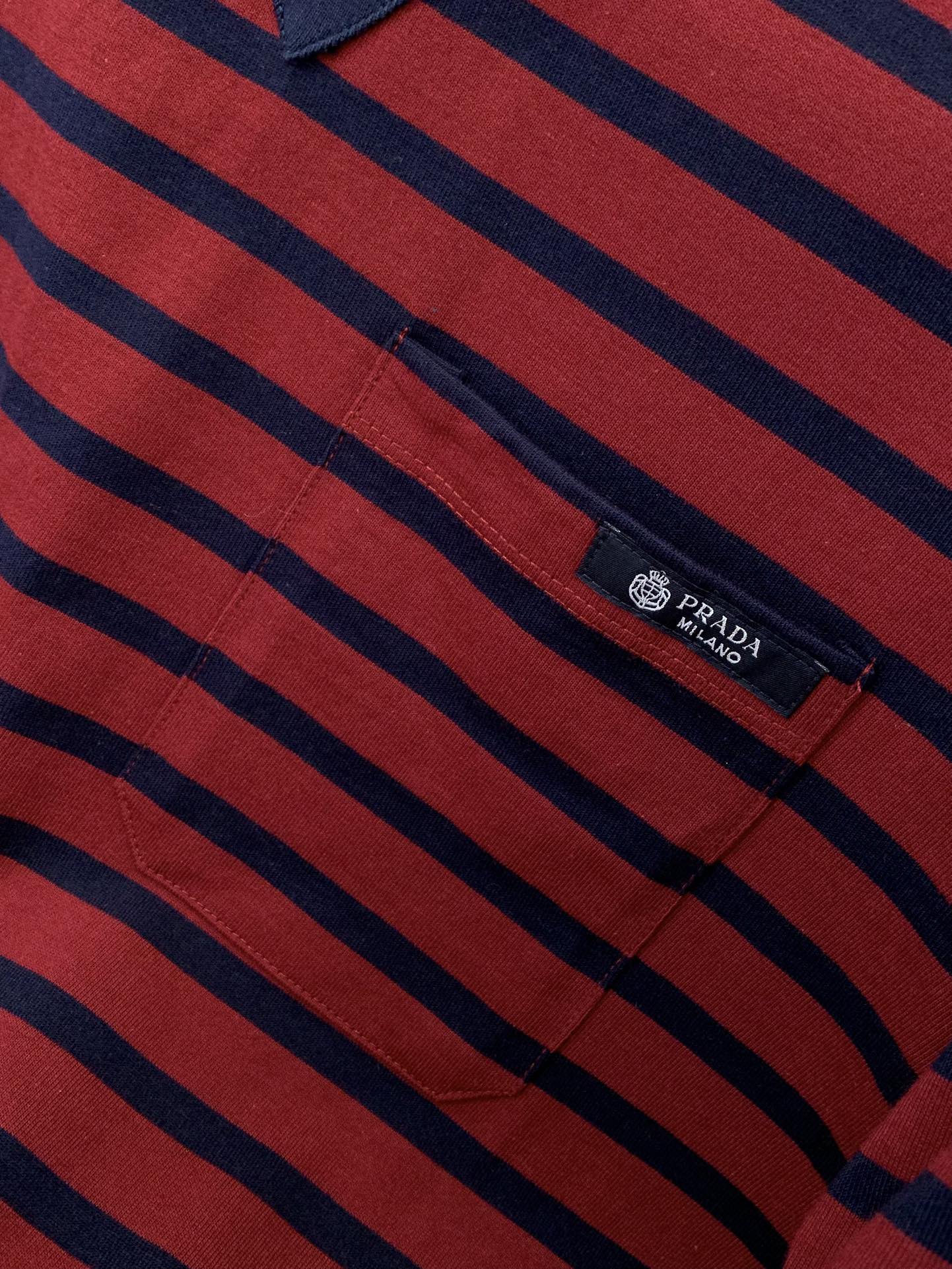 ，PRADA 普拉达，2025秋季最新品，专柜同步有售，时尚休闲圆领长袖T恤，进口原版面料，做工极为复杂