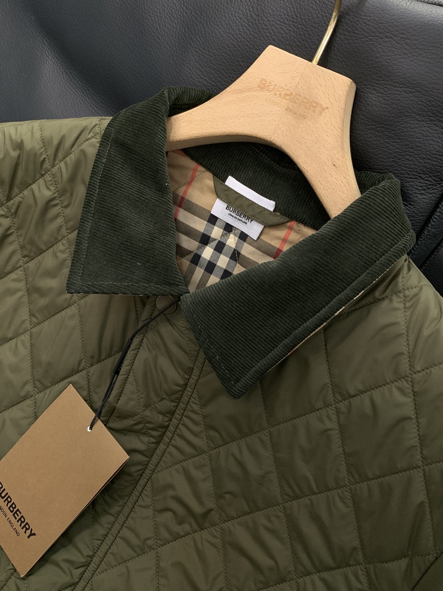 ，BBR 新款翻领绿色格子棉服面料：100%聚酯纤维里料：100%棉手洗洗涤温度不高于30C填充物：55