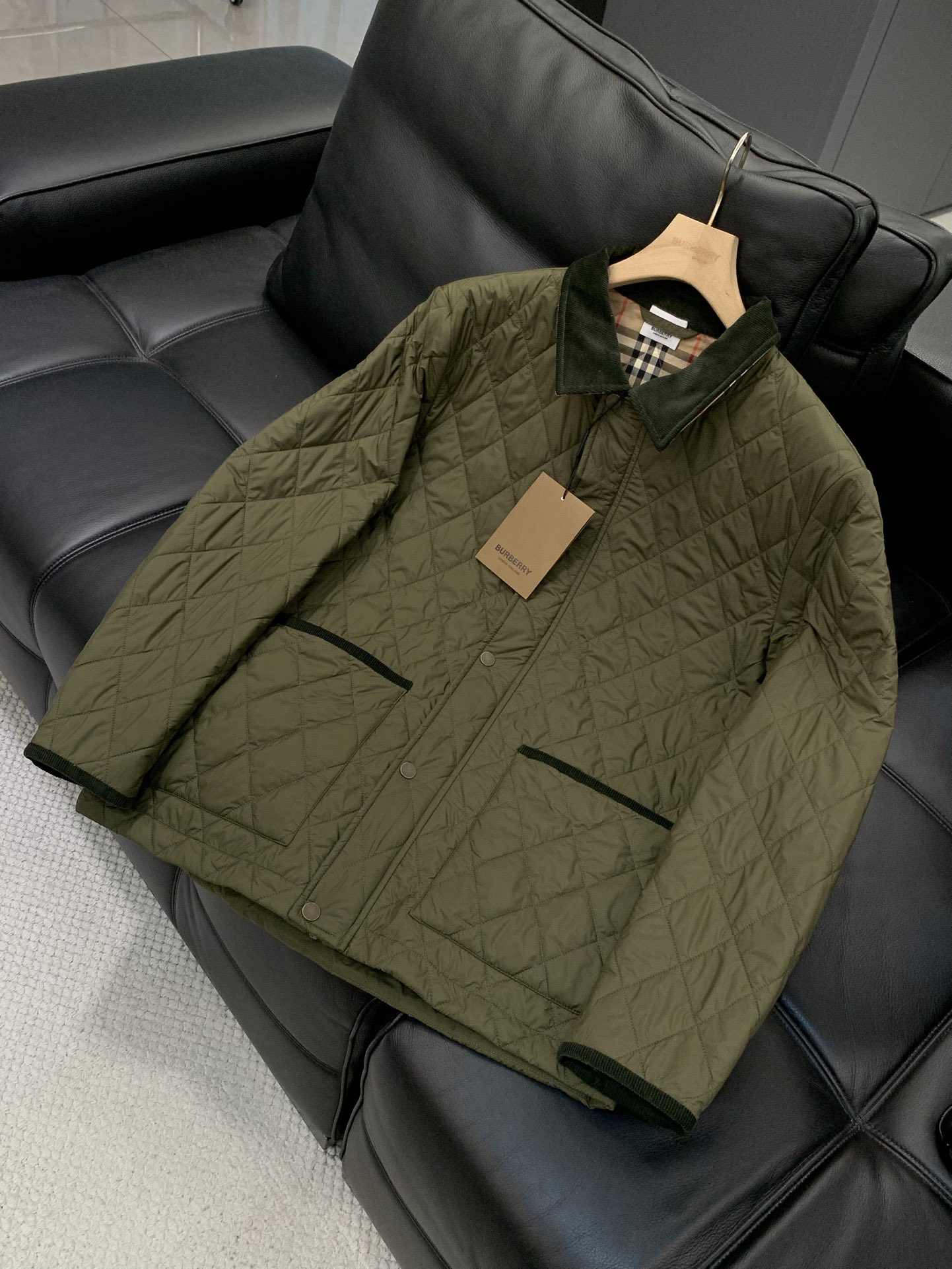 ，BBR 新款翻领绿色格子棉服面料：100%聚酯纤维里料：100%棉手洗洗涤温度不高于30C填充物：55