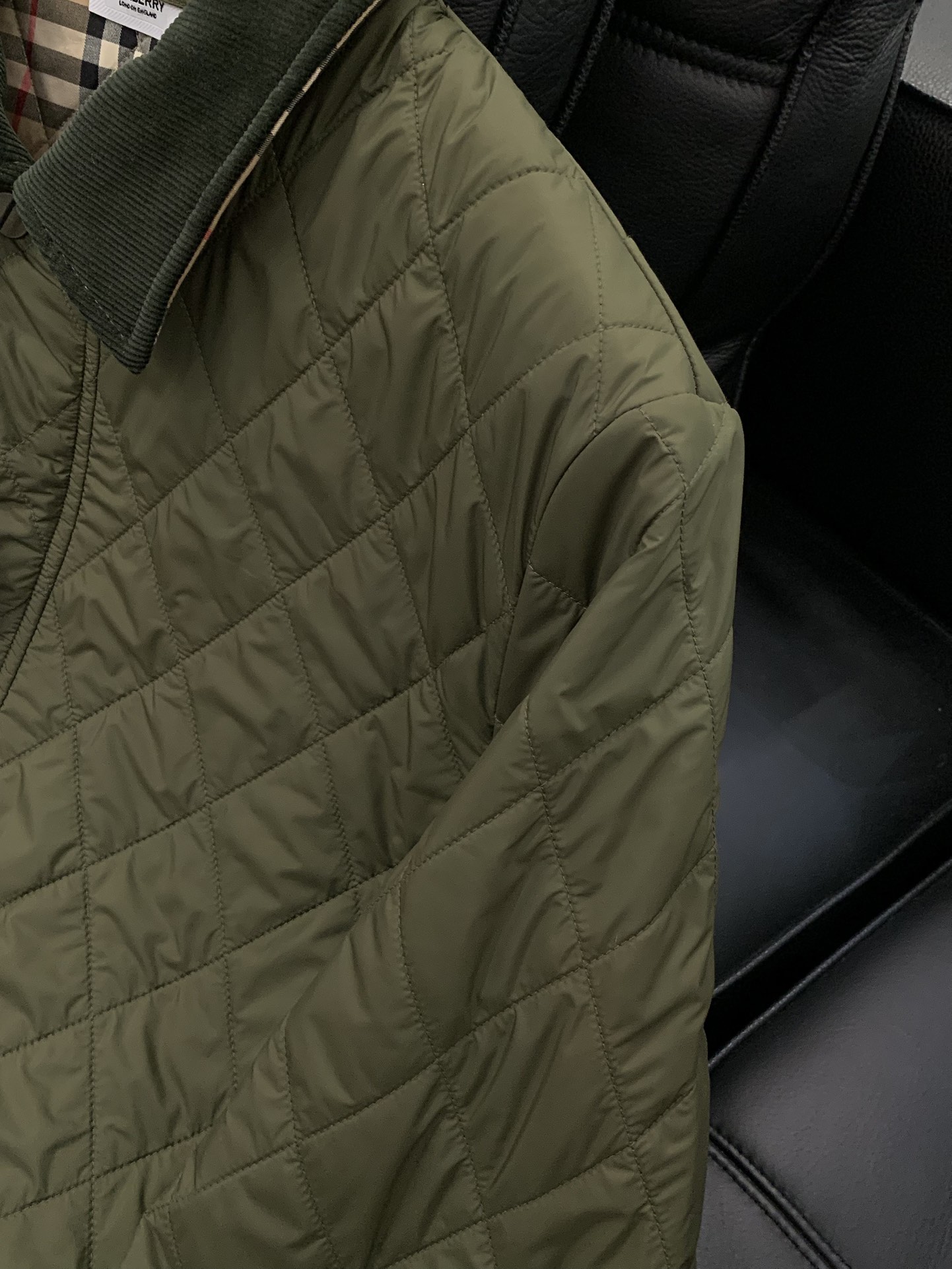 ，BBR 新款翻领绿色格子棉服面料：100%聚酯纤维里料：100%棉手洗洗涤温度不高于30C填充物：55