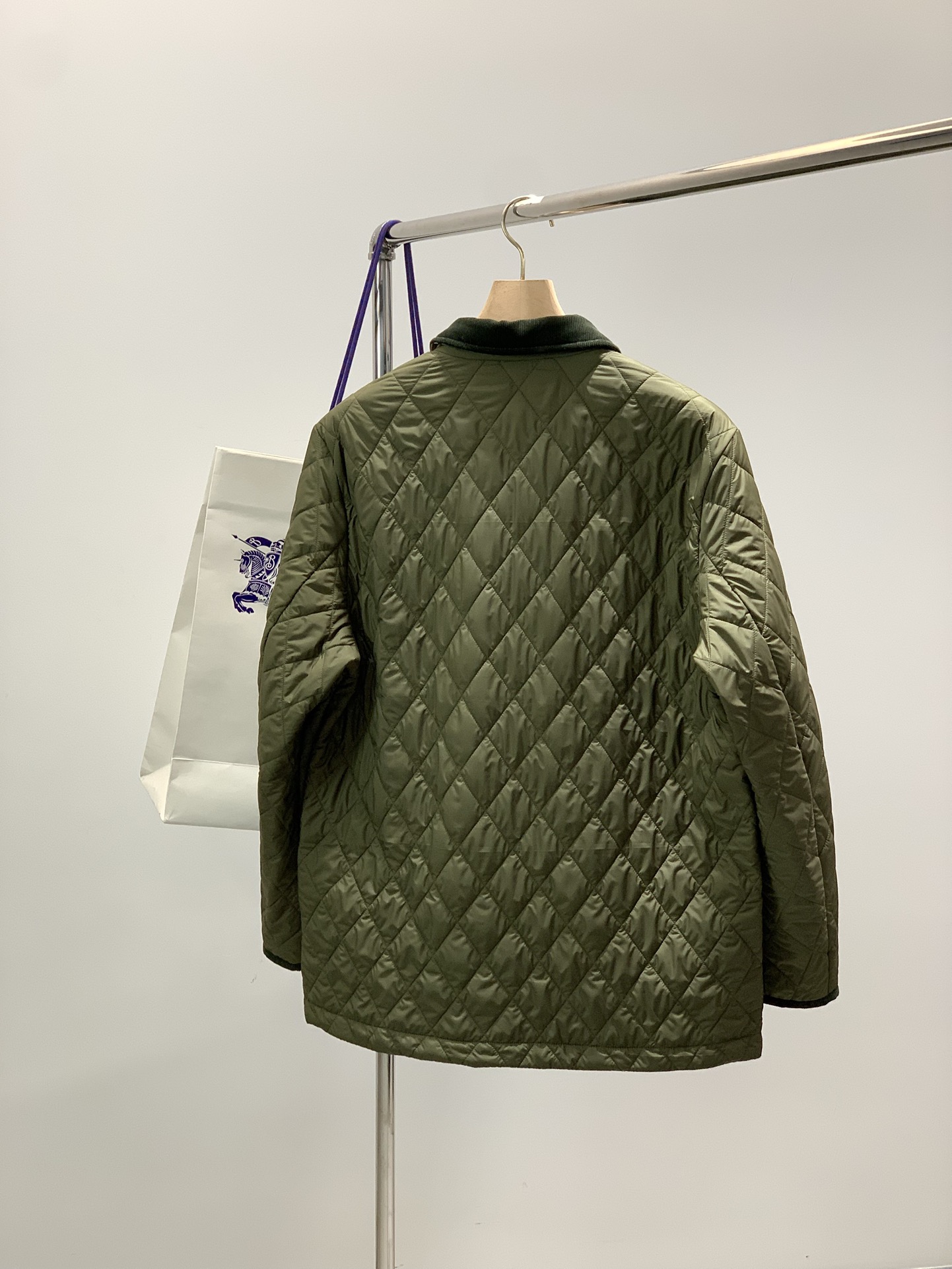 ，BBR 新款翻领绿色格子棉服面料：100%聚酯纤维里料：100%棉手洗洗涤温度不高于30C填充物：55