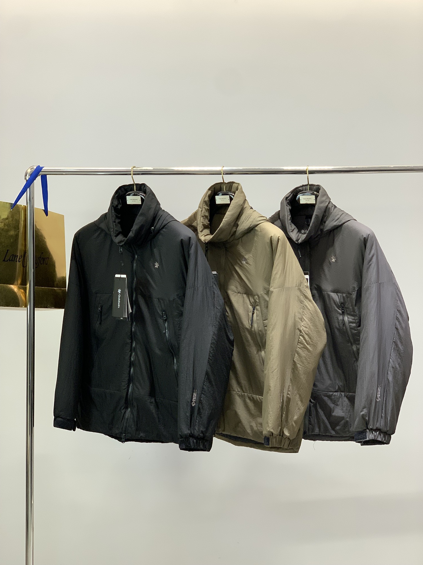 ，Glodwin GORE-TEX WINDSTOPPER Puffy Tac Jacket极简主义设计