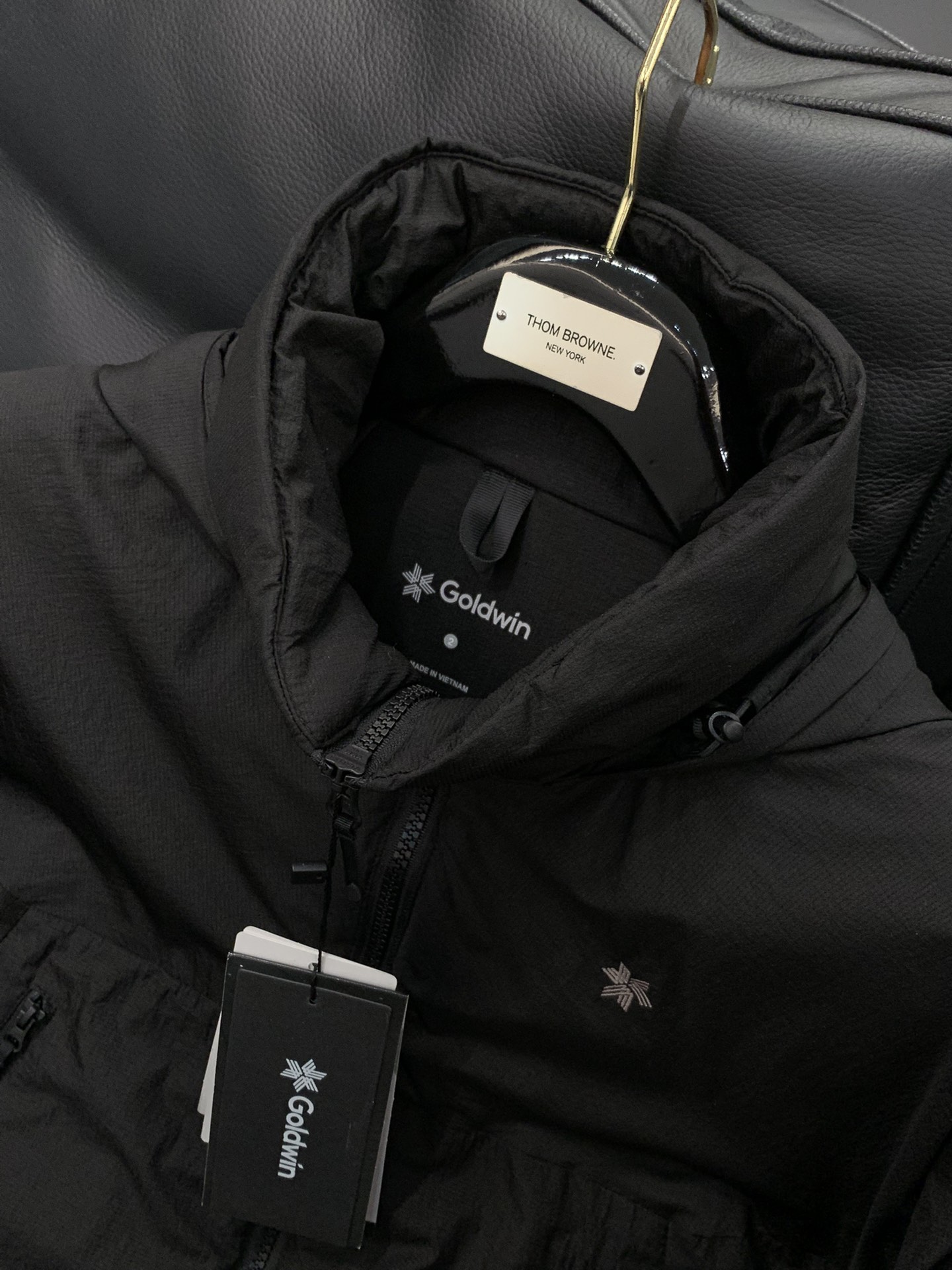 ，Glodwin GORE-TEX WINDSTOPPER Puffy Tac Jacket极简主义设计