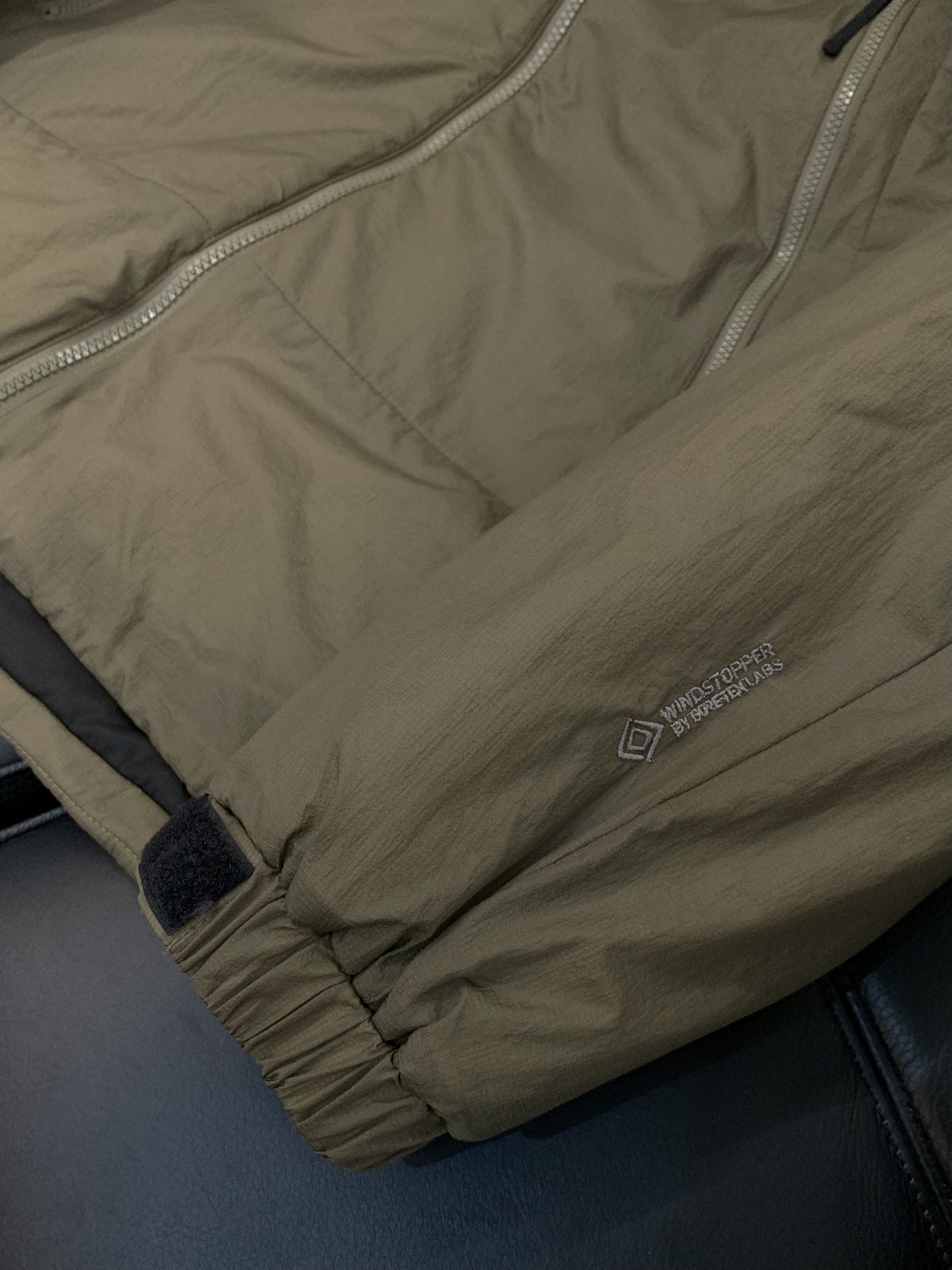 ，Glodwin GORE-TEX WINDSTOPPER Puffy Tac Jacket极简主义设计