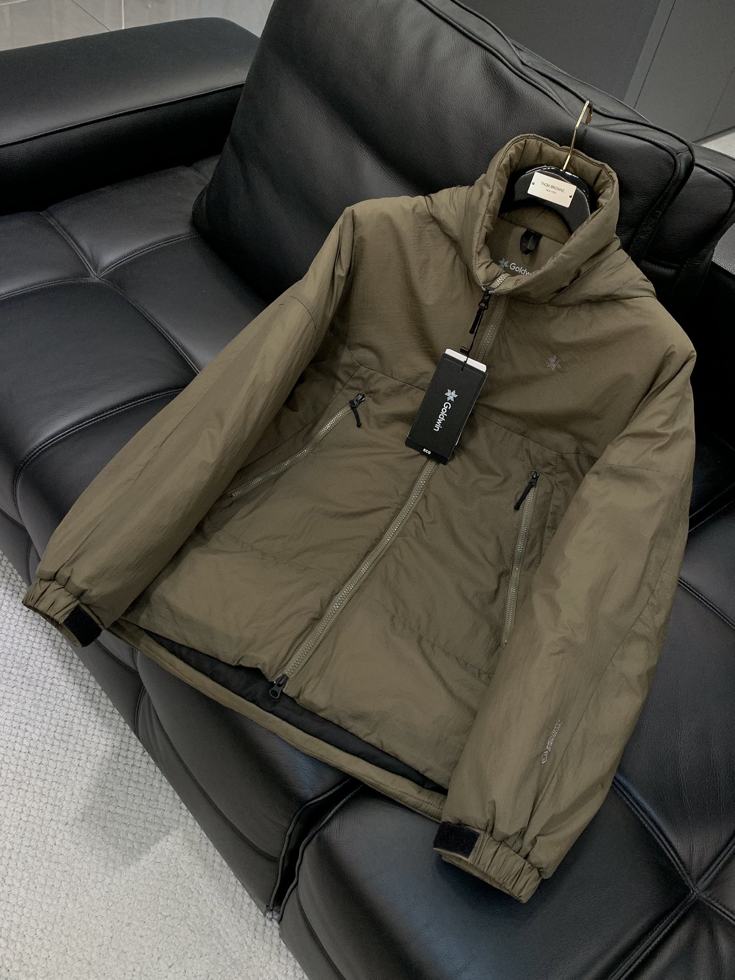 ，Glodwin GORE-TEX WINDSTOPPER Puffy Tac Jacket极简主义设计