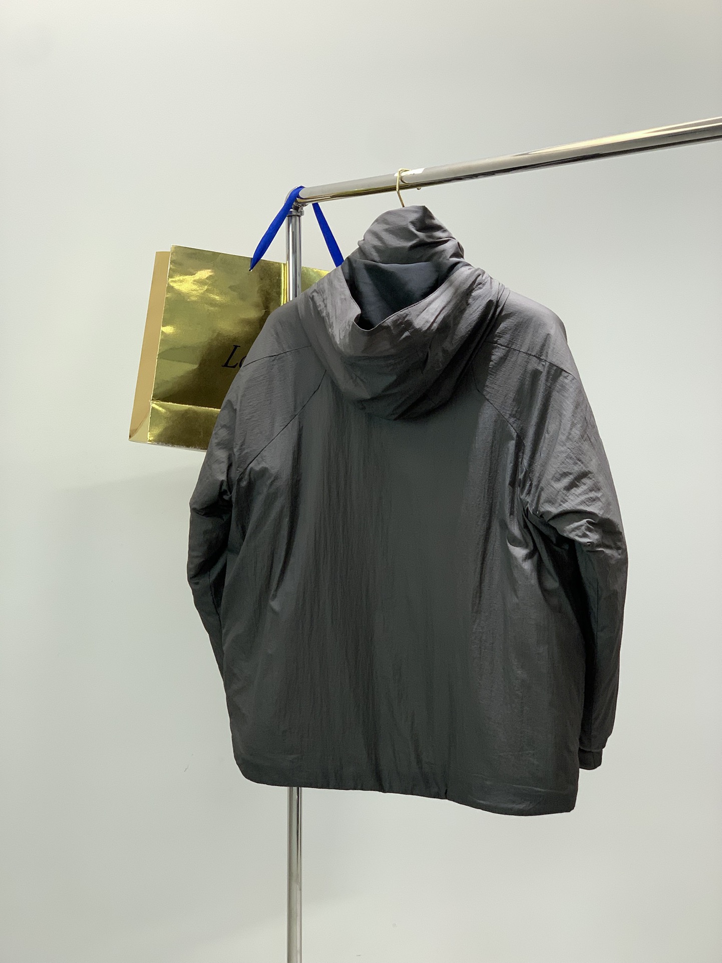，Glodwin GORE-TEX WINDSTOPPER Puffy Tac Jacket极简主义设计