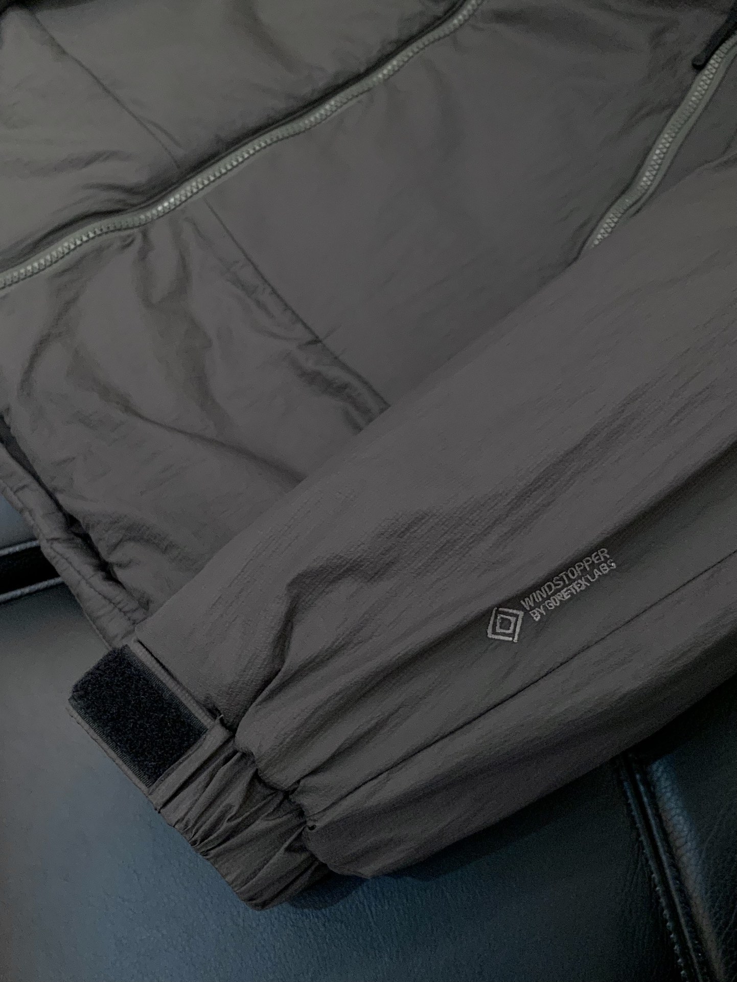 ，Glodwin GORE-TEX WINDSTOPPER Puffy Tac Jacket极简主义设计