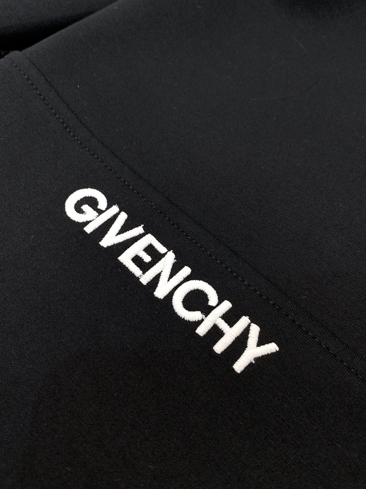 ，纪梵希黑色直筒休闲裤时尚系列，独特设计，抽绳休闲长裤 订纱开始订染和订纺。国内某大厂出口日本 和供应几