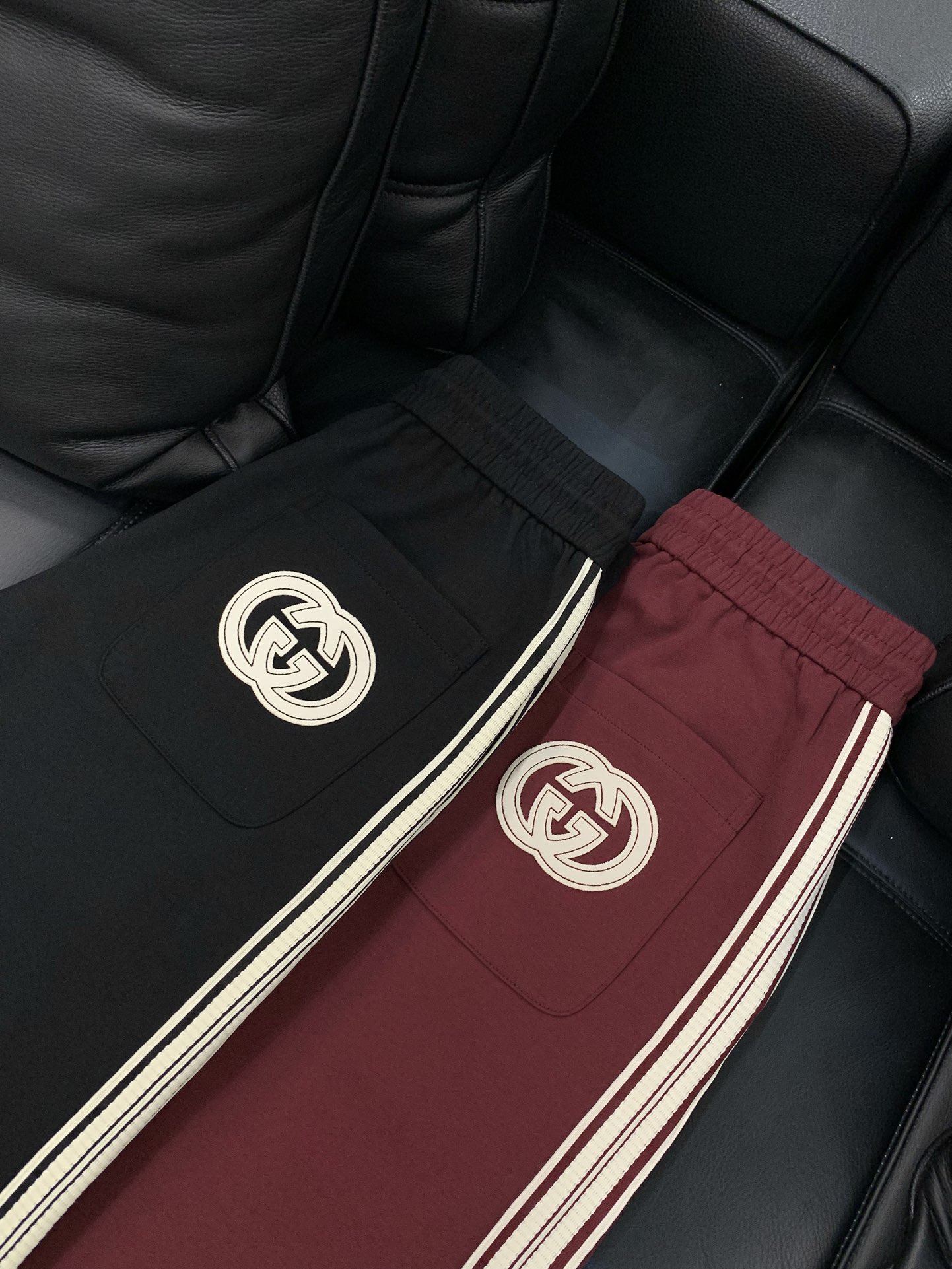 ，Gucci红色直筒休闲裤时尚系列，独特设计，抽绳休闲长裤 订纱开始订染和订纺。国内某大厂出口日本 和供