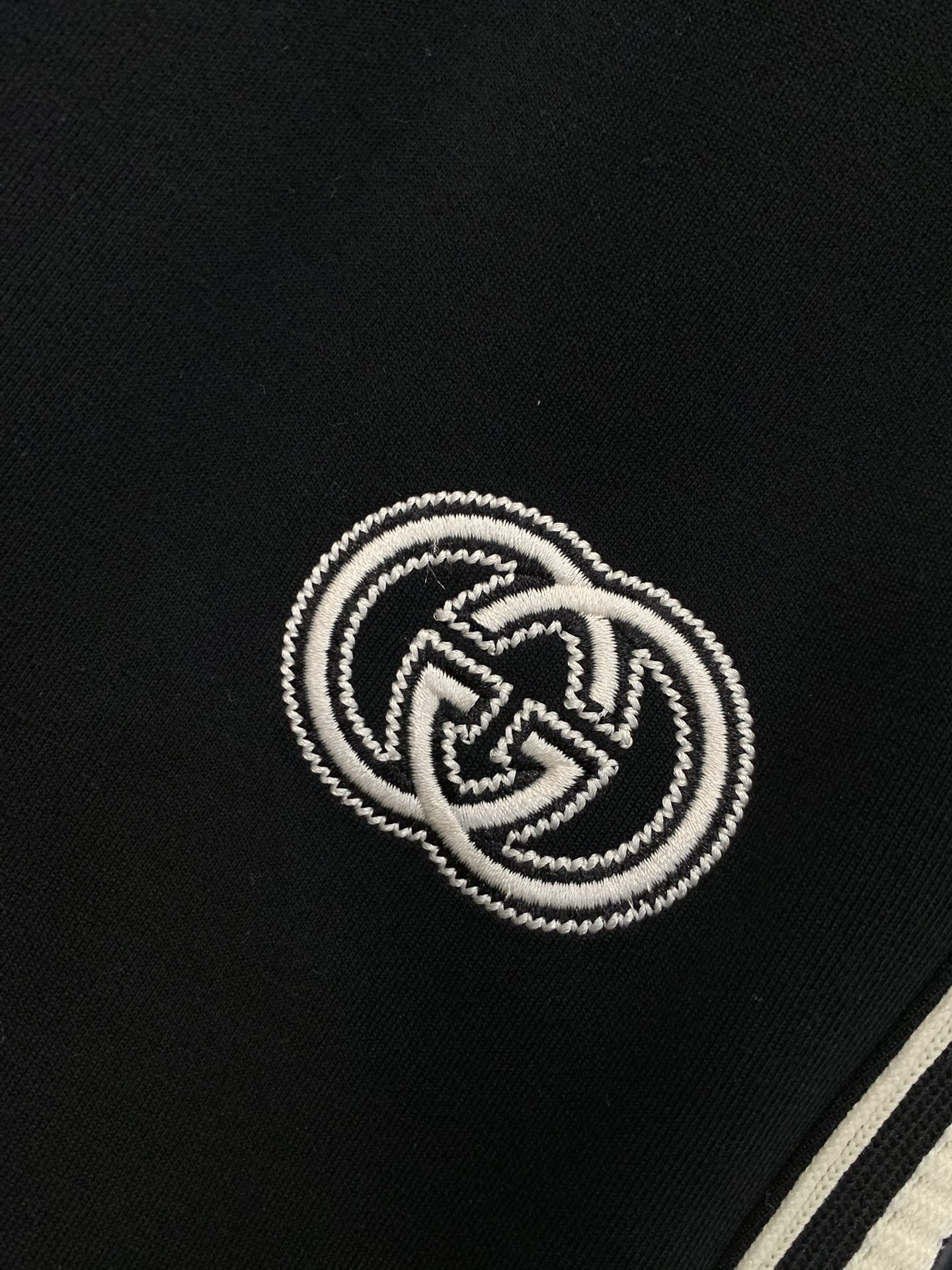 ，Gucci红色直筒休闲裤时尚系列，独特设计，抽绳休闲长裤 订纱开始订染和订纺。国内某大厂出口日本 和供