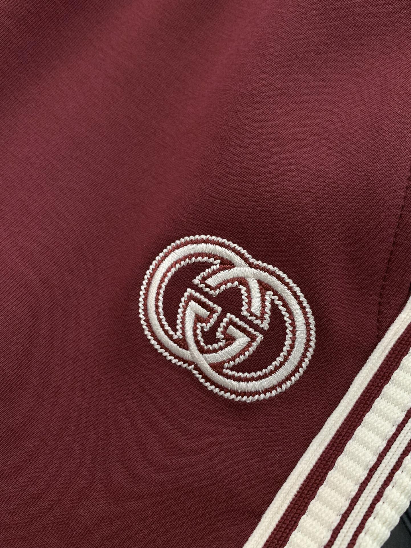 ，Gucci红色直筒休闲裤时尚系列，独特设计，抽绳休闲长裤 订纱开始订染和订纺。国内某大厂出口日本 和供