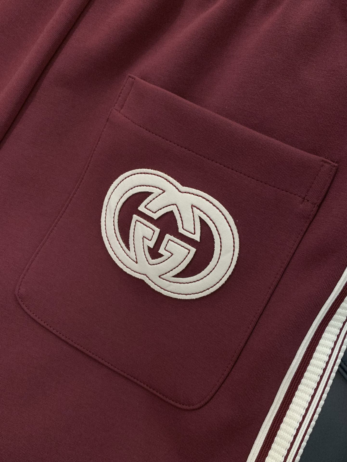 ，Gucci红色直筒休闲裤时尚系列，独特设计，抽绳休闲长裤 订纱开始订染和订纺。国内某大厂出口日本 和供