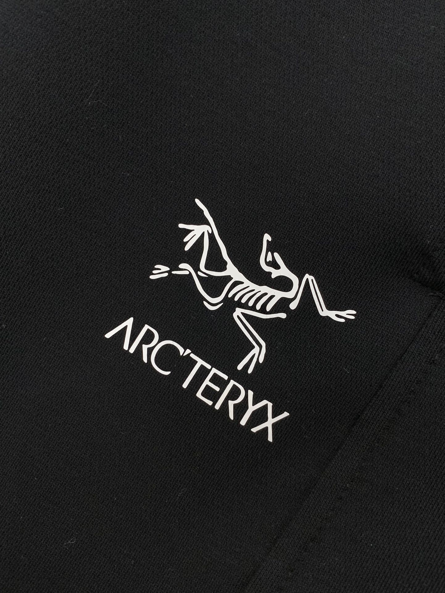 ，始祖鸟抽绳休闲裤时尚系列，独特设计，抽绳休闲长裤 订纱开始订染和订纺。国内某大厂出口日本 和供应几大顶