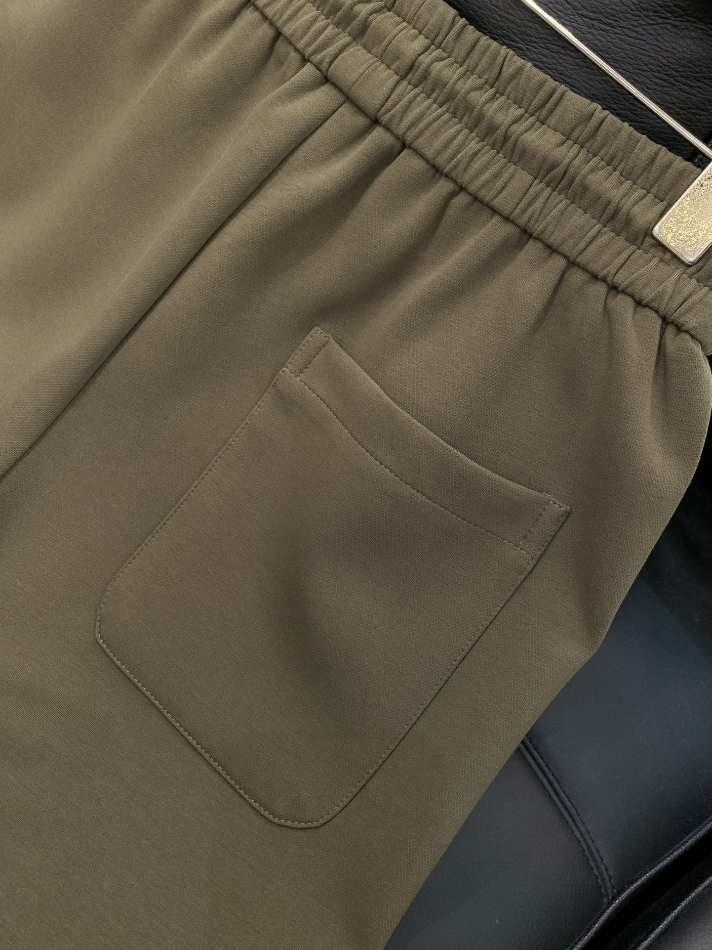 ，始祖鸟抽绳休闲裤时尚系列，独特设计，抽绳休闲长裤 订纱开始订染和订纺。国内某大厂出口日本 和供应几大顶