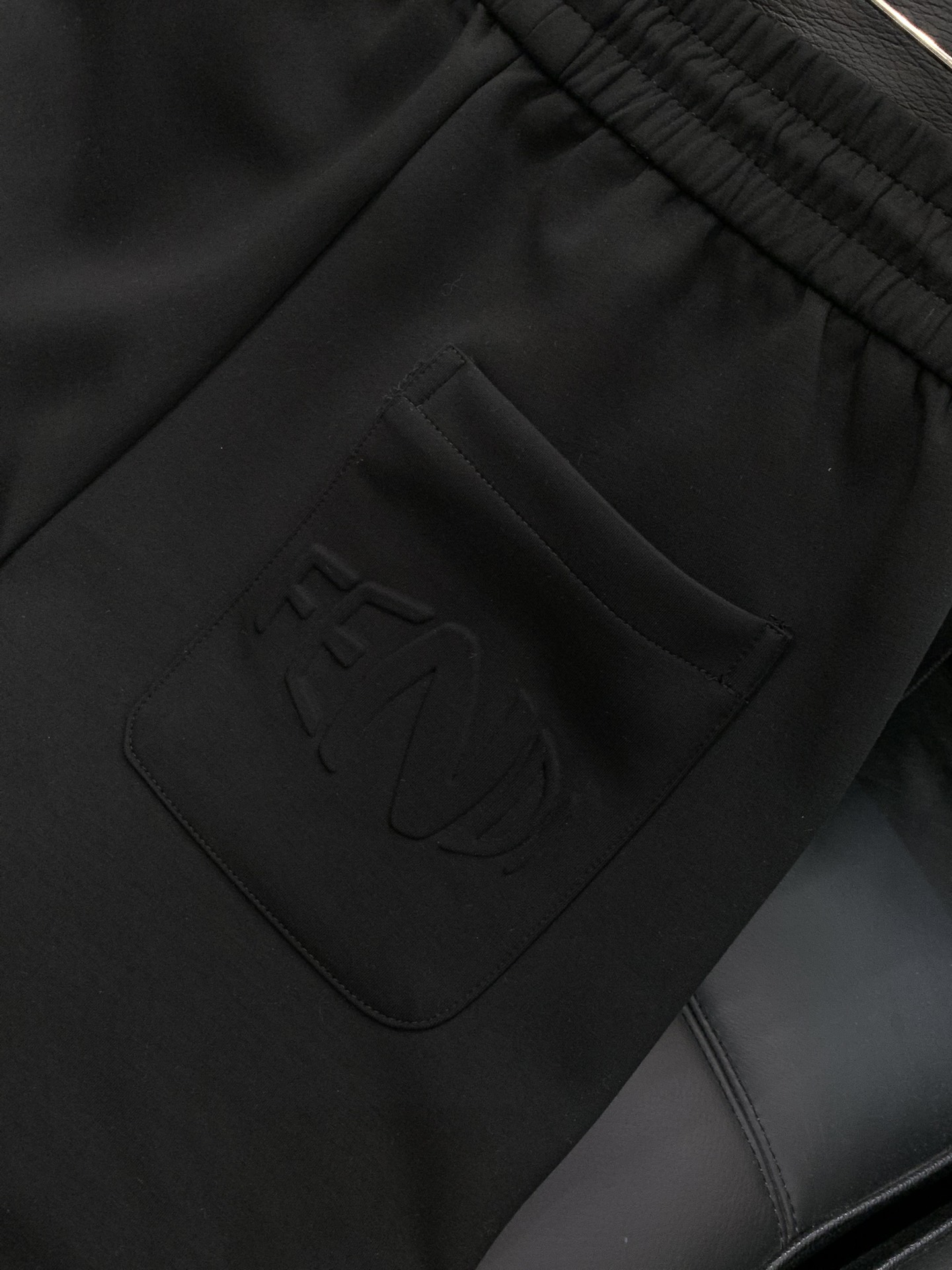 ，芬迪 休闲裤时尚系列，独特设计，抽绳休闲长裤 订纱开始订染和订纺。国内某大厂出口日本 和供应几大顶级品