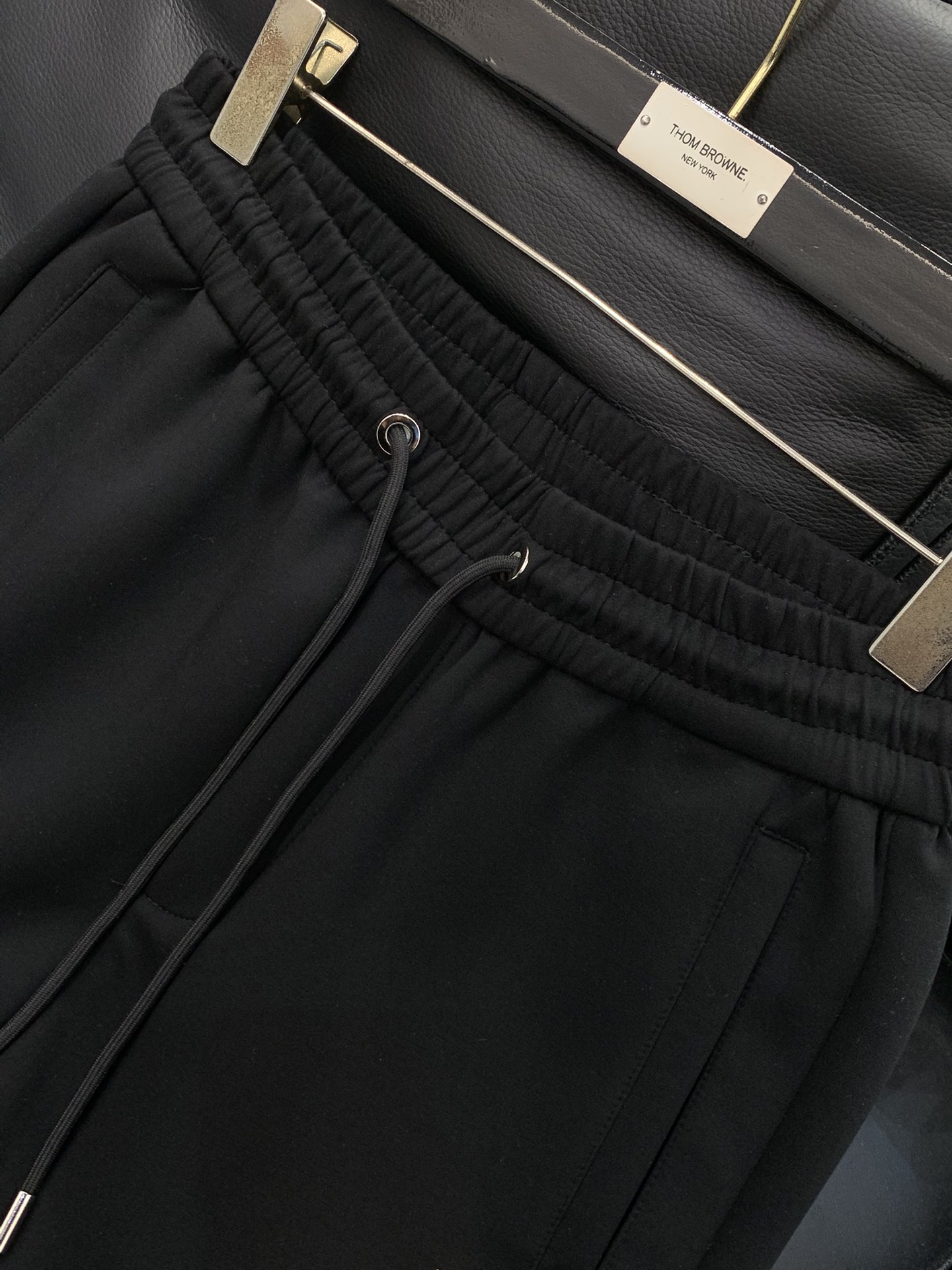 ，芬迪 休闲裤时尚系列，独特设计，抽绳休闲长裤 订纱开始订染和订纺。国内某大厂出口日本 和供应几大顶级品