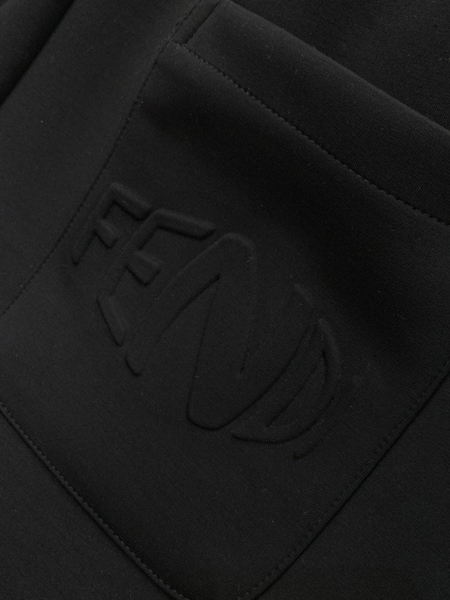 ，芬迪 休闲裤时尚系列，独特设计，抽绳休闲长裤 订纱开始订染和订纺。国内某大厂出口日本 和供应几大顶级品