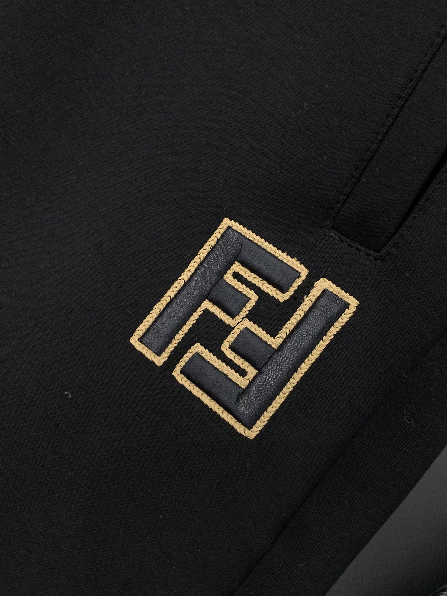 ，芬迪 休闲裤时尚系列，独特设计，抽绳休闲长裤 订纱开始订染和订纺。国内某大厂出口日本 和供应几大顶级品