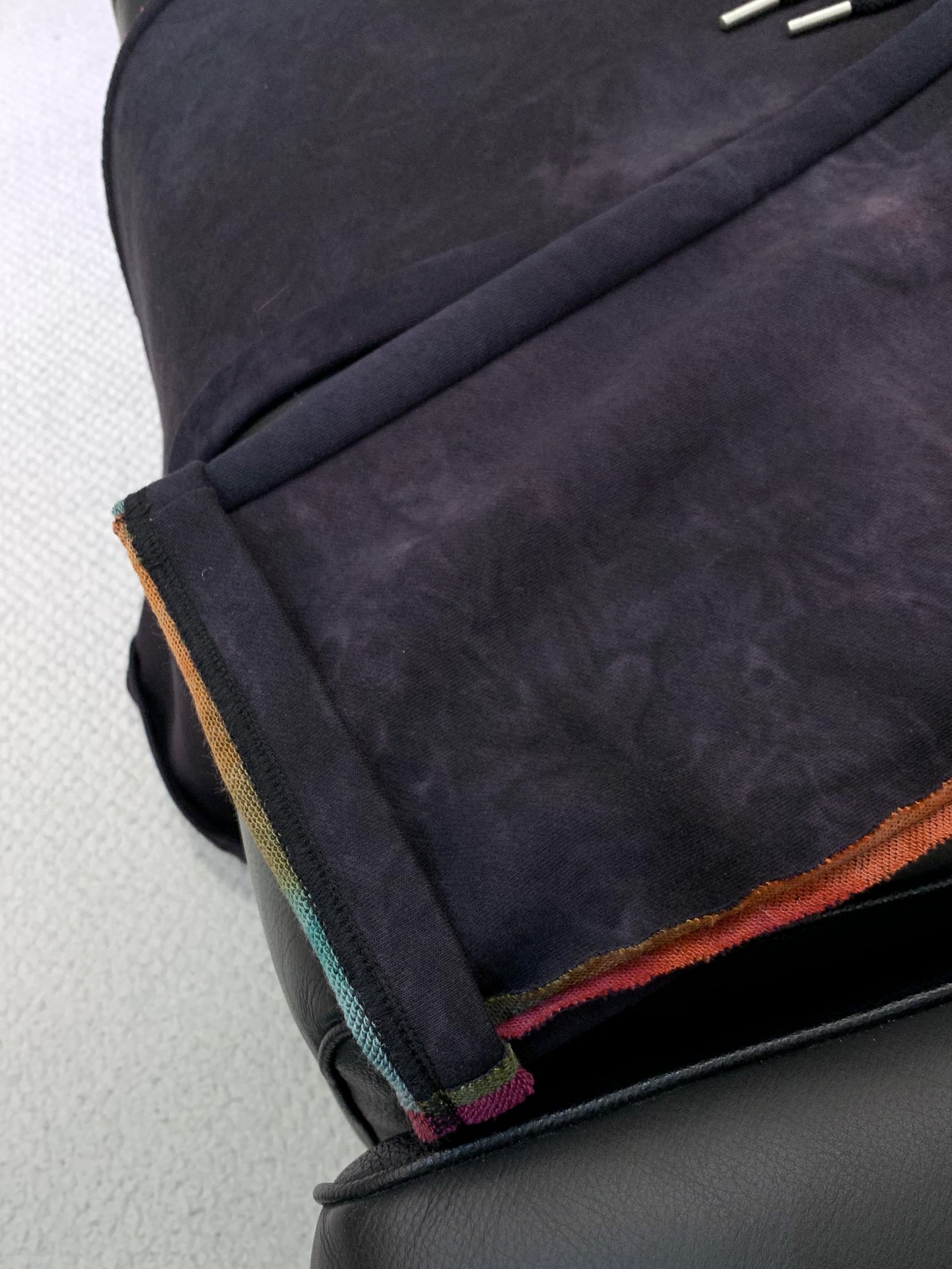 ，巴黎世家染色抽绳直商量筒休闲裤时尚系列，独特设计，抽绳休闲长裤 订纱开始订染和订纺。国内某大厂出口日本