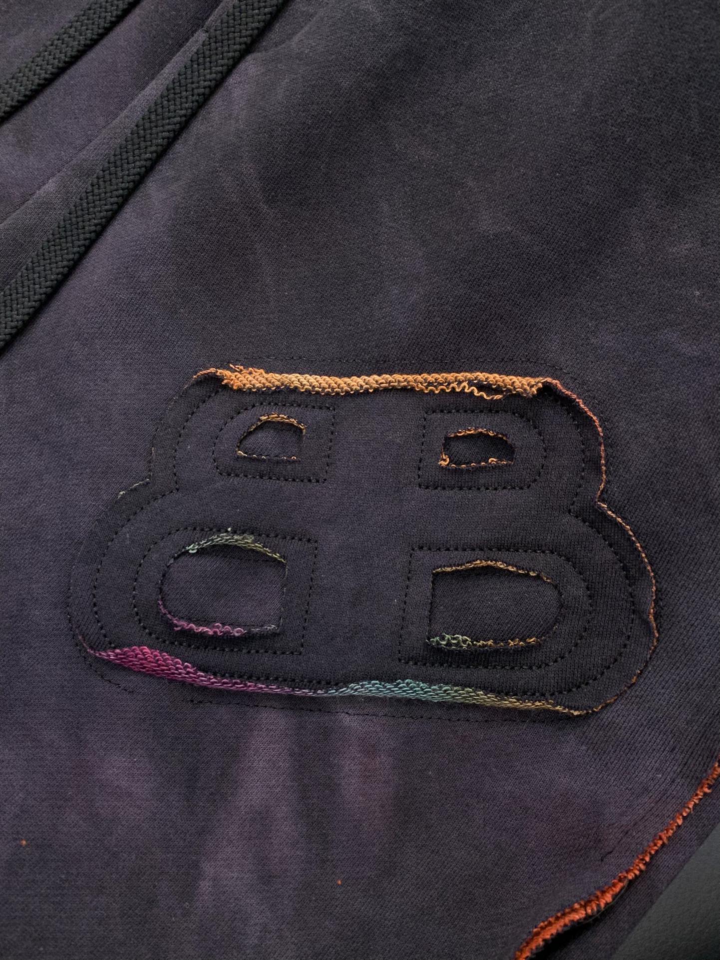 ，巴黎世家染色抽绳直商量筒休闲裤时尚系列，独特设计，抽绳休闲长裤 订纱开始订染和订纺。国内某大厂出口日本