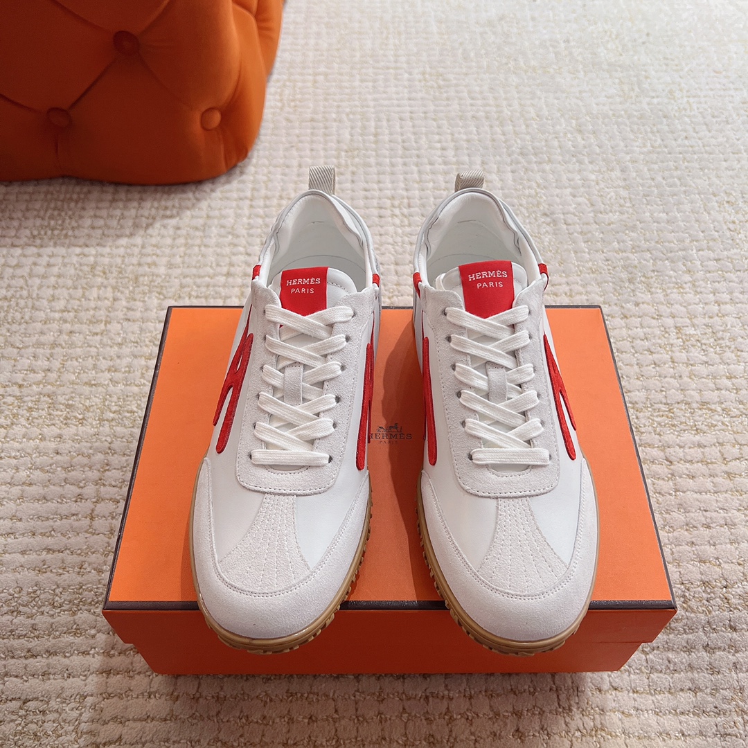 NO:668693,herme…sss25new arrival~ The most popular couple’s model at the counter, the first choice for H family’s distribution!  It is a classic Hermès model. It comes out in many colors every season. It is definitely one of the most worth buying products. If you have ever met a god or goddess, don’t miss it!  !  It is super light and comfortable. It is not tiring after walking for a long time. It is not expensive. There is a small loop on the back to assist in wearing shoes. Top quality 35-44, can be customized 45 46 Men's 20, casual shoes/sports shoes, hermes, hermes, sneakers19860909herme…s ss25new arrival～ 专柜大热情侣款,H家配货首选鞋履！ 是爱马仕经典款 每一季都会出很多颜色 绝对是最值得买的配货之一 有遇到的男神女神!真的不要错过！！ 他超轻、超舒适 走久不累、价格不贵 后面还有个辅助穿鞋的小圈 顶级精品 35-44,可定做45 46 男款20,休闲鞋/运动鞋,hermes,hermes,sneakers,Women's Shoes