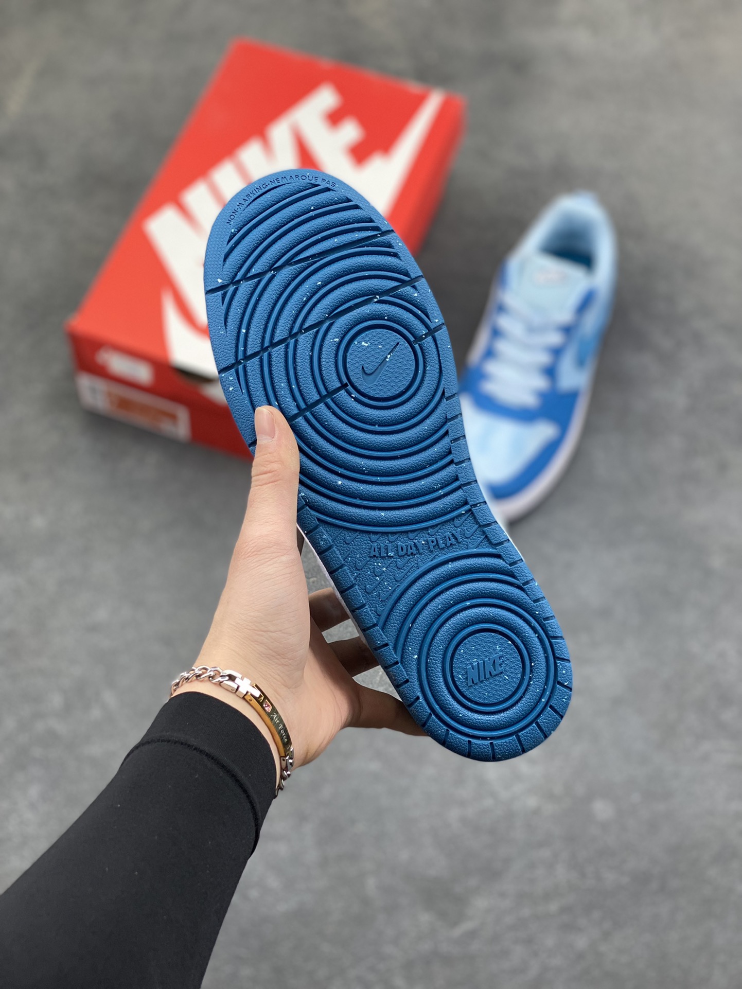 图片[5]-NIke Air Force 1 ‘07 Low 空军一号低帮 运动鞋 休闲鞋 折边针车 工艺难度大 原楦头原纸板 原装鞋盒 定制五金配件 内置全掌气垫 原厂鞋底 货号：IM7167-441 尺码：36 36.5 37.5 38 38.5 39 40 40.5 41 42 42.5 43 44 44.5 45-选品中心