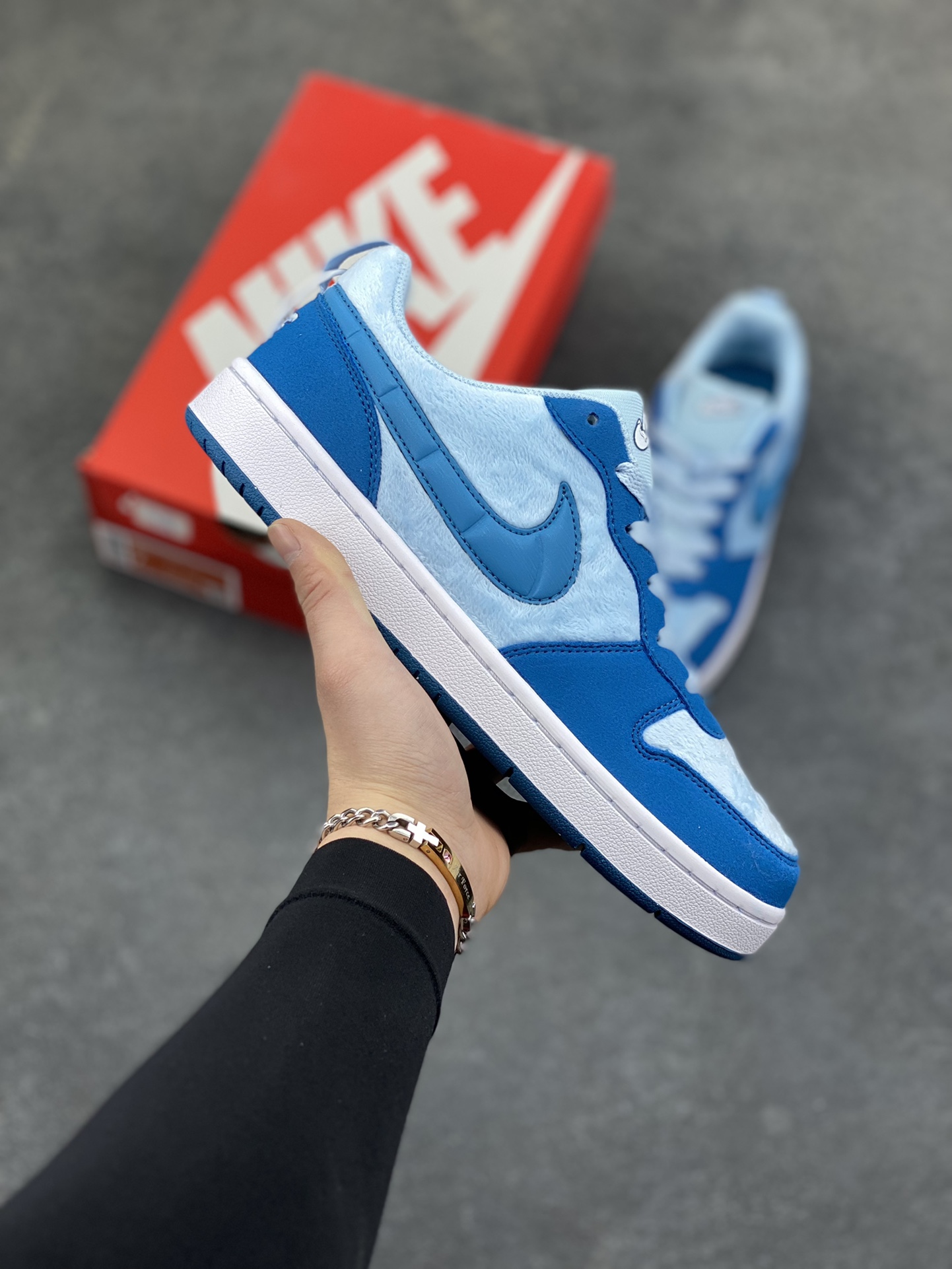 NIke Air Force 1 ‘07 Low 空军一号低帮 运动鞋 休闲鞋 折边针车 工艺难度大 原楦头原纸板 原装鞋盒 定制五金配件 内置全掌气垫 原厂鞋底 货号：IM7167-441 尺码：36 36.5 37.5 38 38.5 39 40 40.5 41 42 42.5 43 44 44.5 45-选品中心