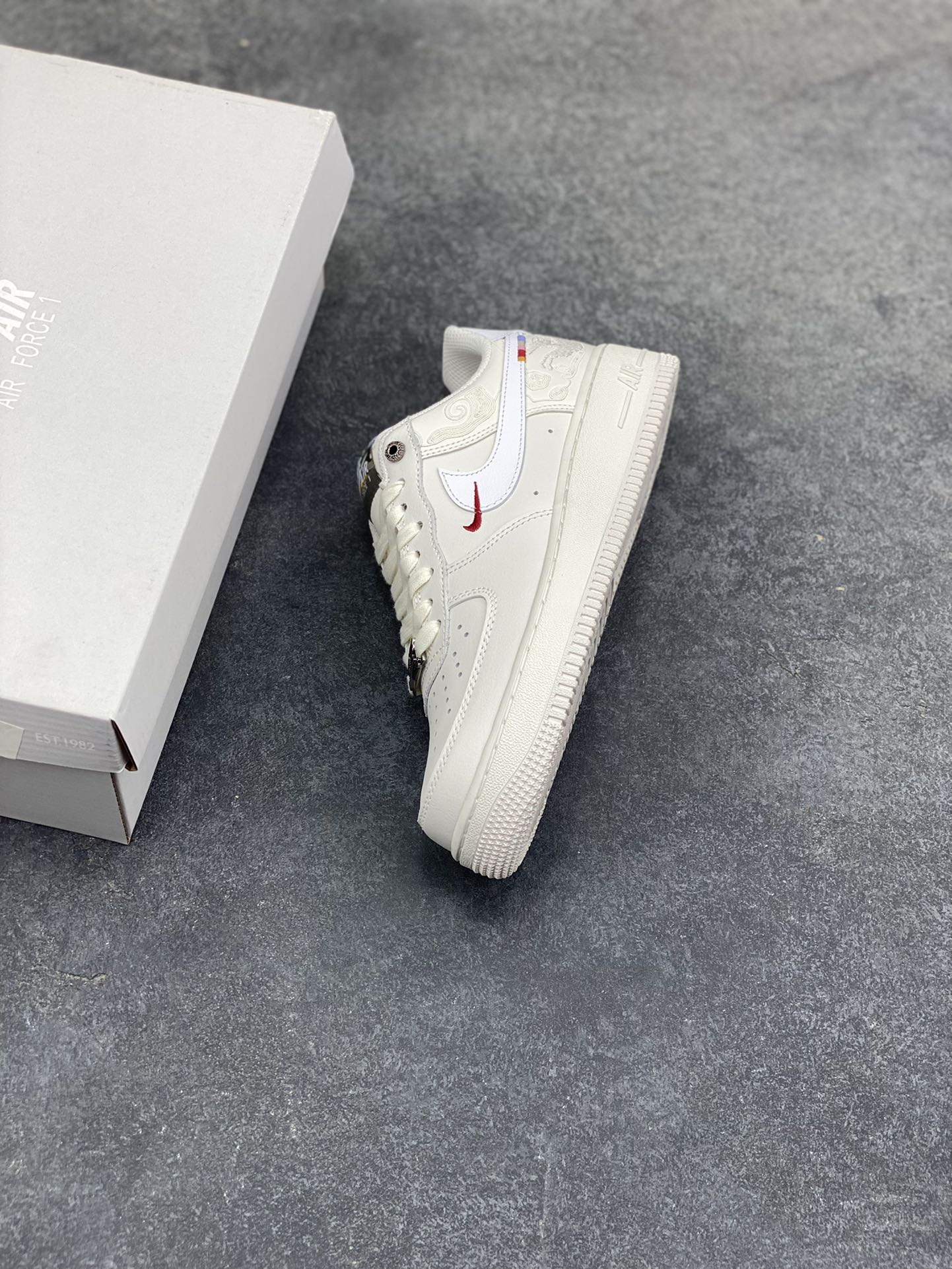 图片[7]-NIke Air Force 1 ‘07 Low 空军一号低帮 运动鞋 休闲鞋 折边针车 工艺难度大 原楦头原纸板 原装鞋盒 定制五金配件 内置全掌气垫 原厂鞋底 货号：IQ1119-011 尺码：36 36.5 37.5 38 38.5 39 40 40.5 41 42 42.5 43 44 44.5 45-选品中心