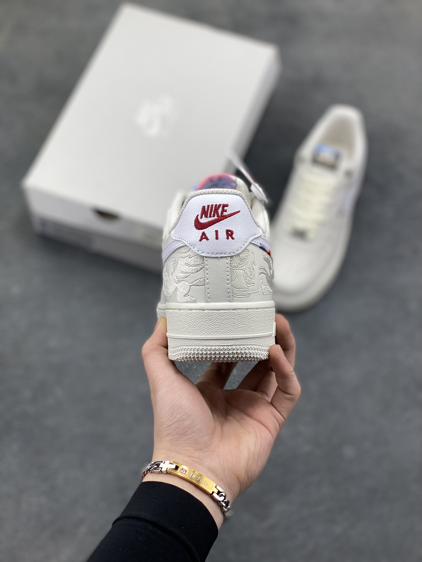 图片[4]-NIke Air Force 1 ‘07 Low 空军一号低帮 运动鞋 休闲鞋 折边针车 工艺难度大 原楦头原纸板 原装鞋盒 定制五金配件 内置全掌气垫 原厂鞋底 货号：IQ1119-011 尺码：36 36.5 37.5 38 38.5 39 40 40.5 41 42 42.5 43 44 44.5 45-选品中心