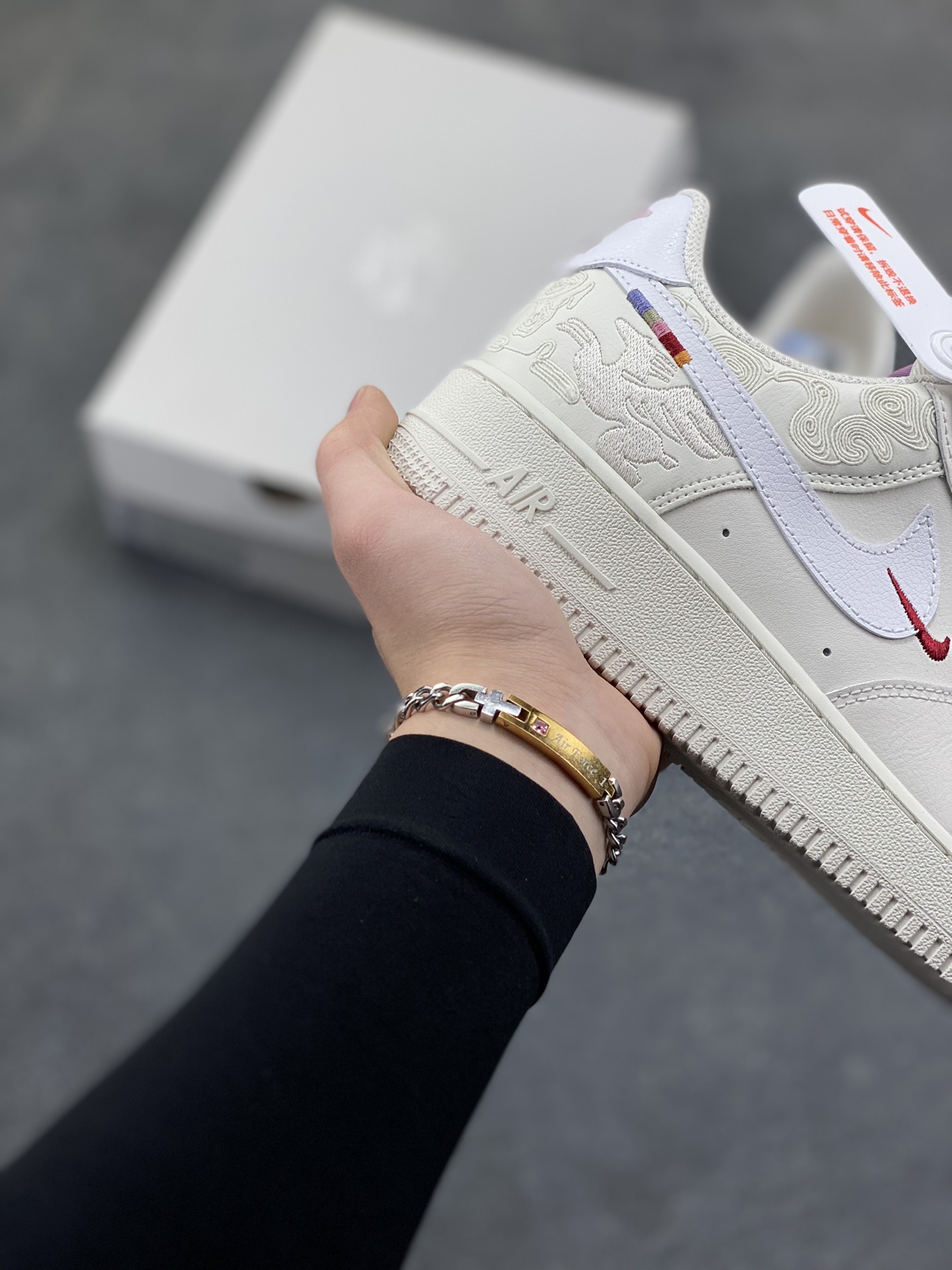 图片[6]-NIke Air Force 1 ‘07 Low 空军一号低帮 运动鞋 休闲鞋 折边针车 工艺难度大 原楦头原纸板 原装鞋盒 定制五金配件 内置全掌气垫 原厂鞋底 货号：IQ1119-011 尺码：36 36.5 37.5 38 38.5 39 40 40.5 41 42 42.5 43 44 44.5 45-选品中心