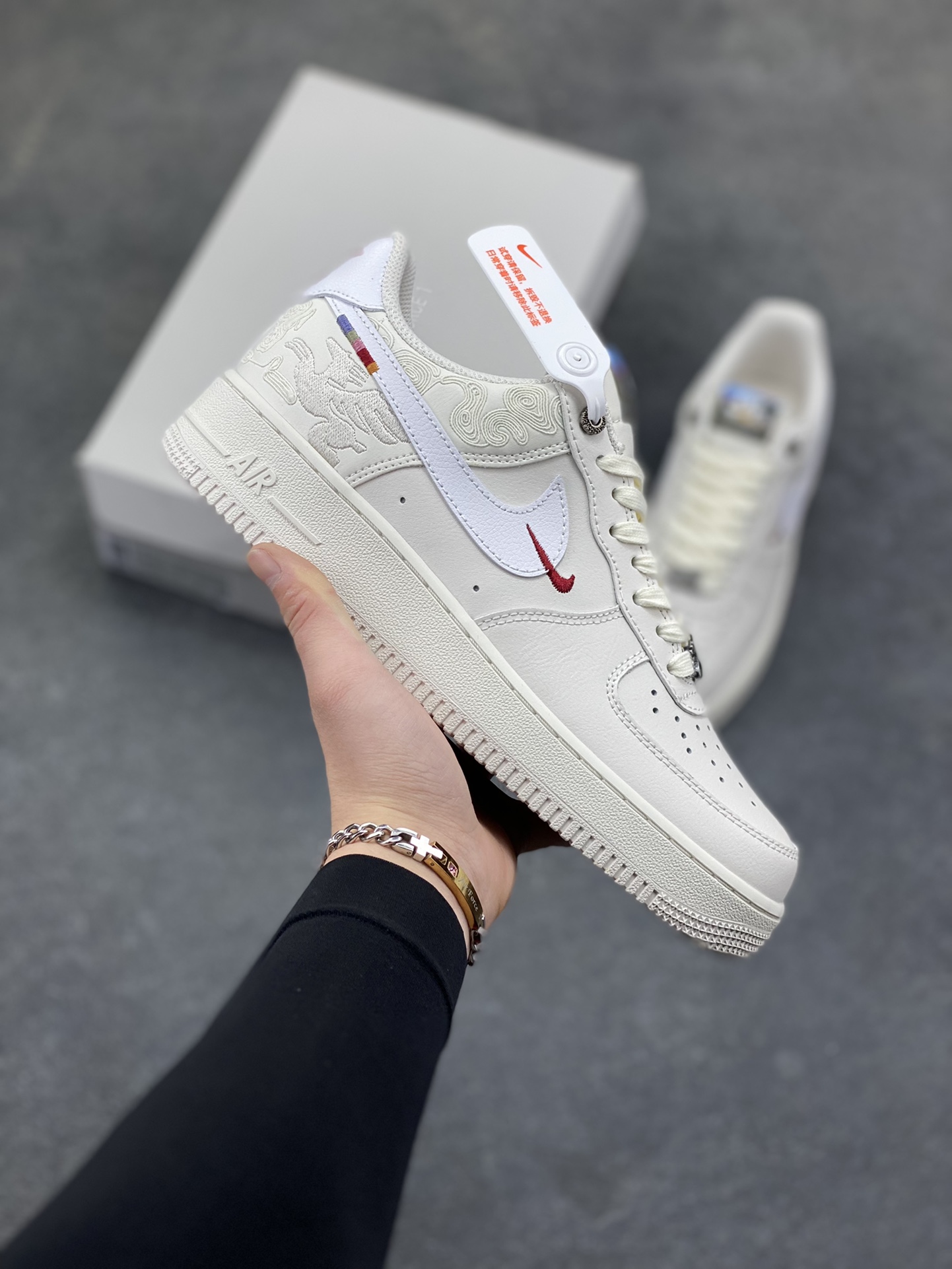 NIke Air Force 1 ‘07 Low 空军一号低帮 运动鞋 休闲鞋 折边针车 工艺难度大 原楦头原纸板 原装鞋盒 定制五金配件 内置全掌气垫 原厂鞋底 货号：IQ1119-011 尺码：36 36.5 37.5 38 38.5 39 40 40.5 41 42 42.5 43 44 44.5 45-选品中心