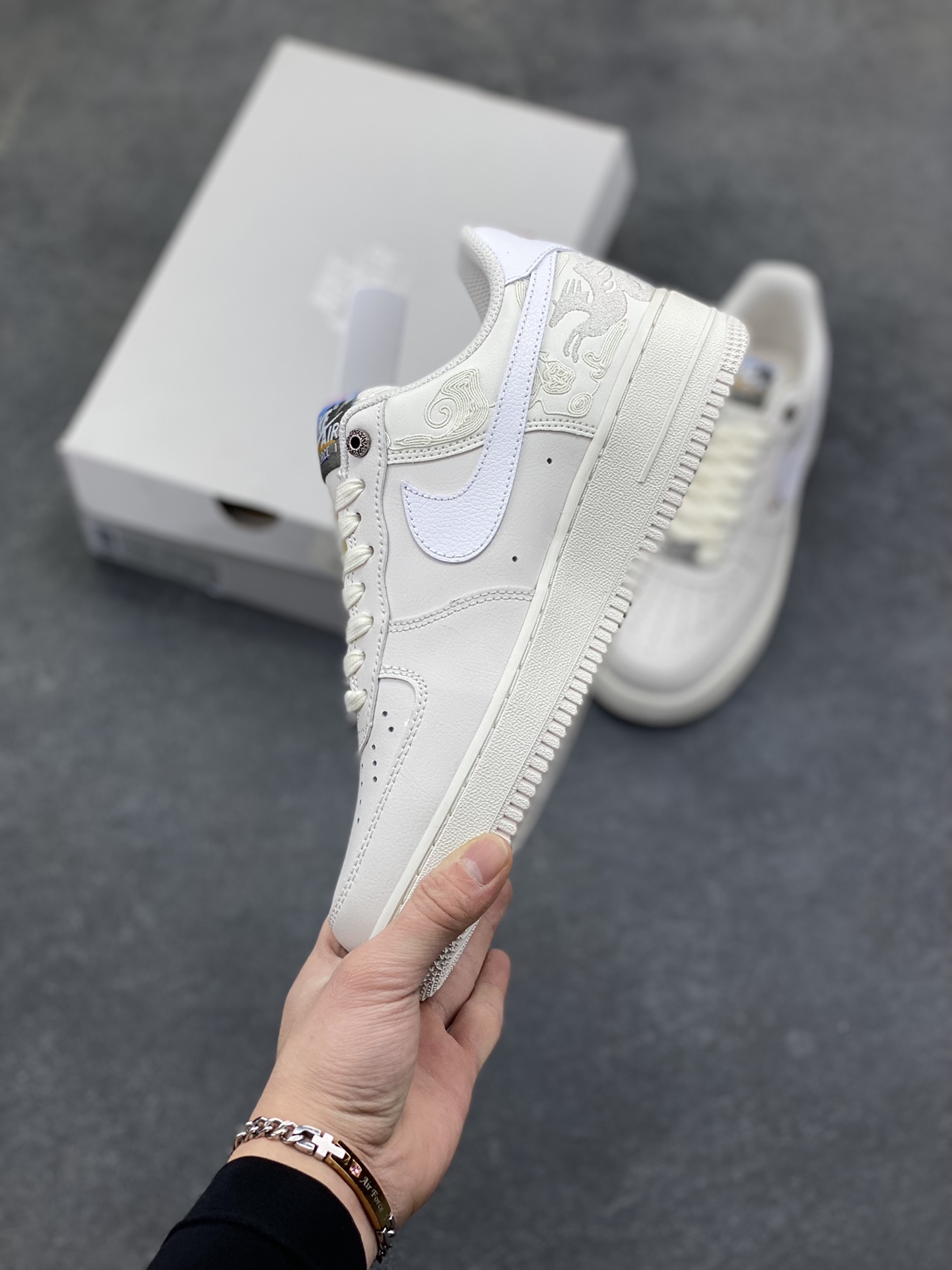 图片[3]-NIke Air Force 1 ‘07 Low 空军一号低帮 运动鞋 休闲鞋 折边针车 工艺难度大 原楦头原纸板 原装鞋盒 定制五金配件 内置全掌气垫 原厂鞋底 货号：IQ1119-011 尺码：36 36.5 37.5 38 38.5 39 40 40.5 41 42 42.5 43 44 44.5 45-选品中心