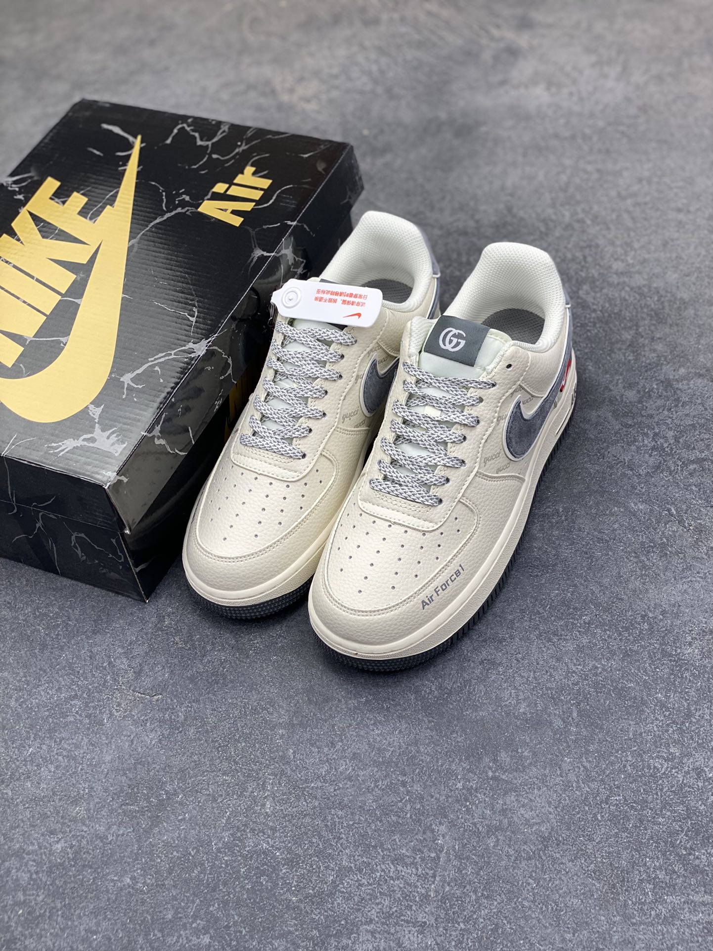 图片[8]-NIke Air Force 1 ‘07 Low “古驰联名-米灰猪八革”空军一号 低帮 运动鞋 休闲鞋 折边针车 工艺难度大 原楦头原纸板 原装鞋盒 定制五金配件 内置全掌气垫 原厂鞋底 货号：XL1982-330 尺码：36 36.5 37.5 38 38.5 39 40 40.5 41 42 42.5 43 44 44.5 45-选品中心