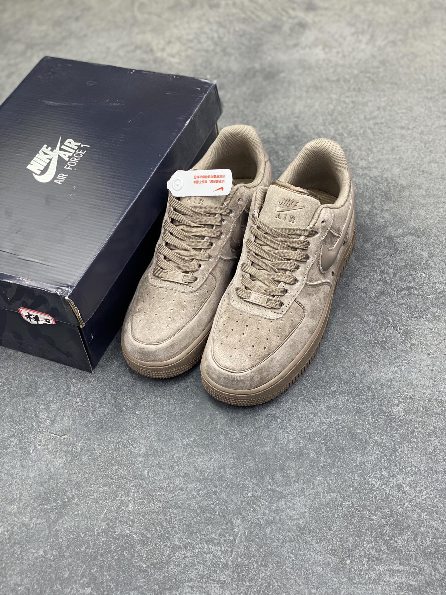 图片[8]-NIke Air Force 1 ‘07 Low 空军一号低帮 运动鞋 休闲鞋 折边针车 工艺难度大 原楦头原纸板 原装鞋盒 定制五金配件 内置全掌气垫 原厂鞋底 货号：HV4406-200 尺码：36 36.5 37.5 38 38.5 39 40 40.5 41 42 42.5 43 44 44.5 45-选品中心