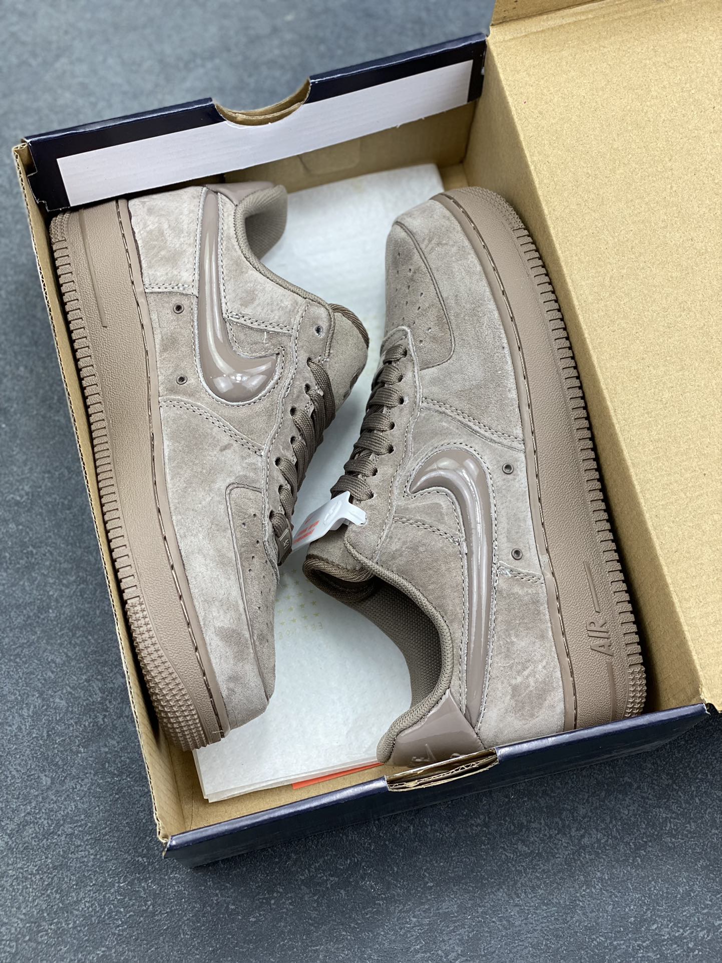 图片[9]-NIke Air Force 1 ‘07 Low 空军一号低帮 运动鞋 休闲鞋 折边针车 工艺难度大 原楦头原纸板 原装鞋盒 定制五金配件 内置全掌气垫 原厂鞋底 货号：HV4406-200 尺码：36 36.5 37.5 38 38.5 39 40 40.5 41 42 42.5 43 44 44.5 45-选品中心