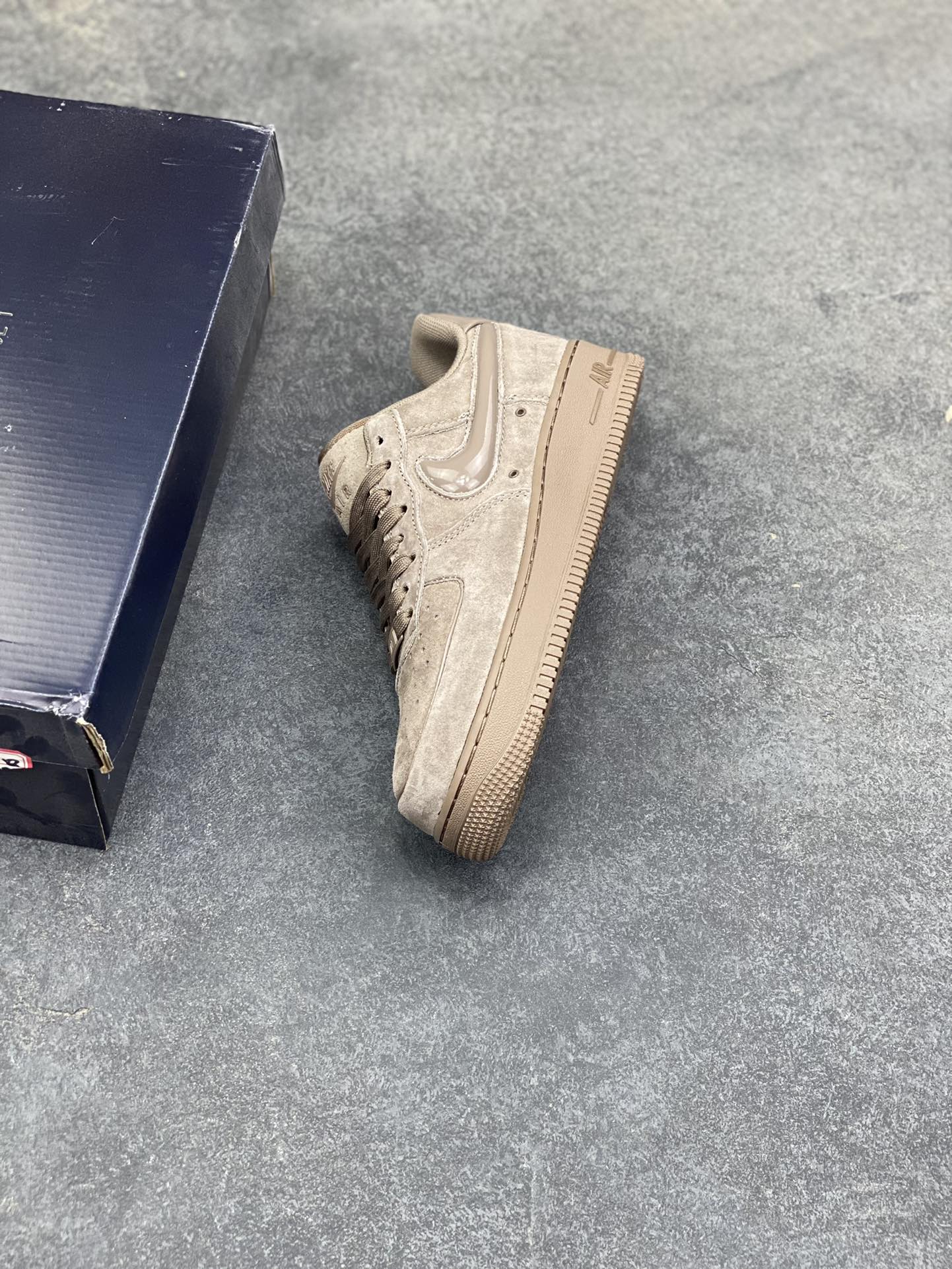 图片[7]-NIke Air Force 1 ‘07 Low 空军一号低帮 运动鞋 休闲鞋 折边针车 工艺难度大 原楦头原纸板 原装鞋盒 定制五金配件 内置全掌气垫 原厂鞋底 货号：HV4406-200 尺码：36 36.5 37.5 38 38.5 39 40 40.5 41 42 42.5 43 44 44.5 45-选品中心