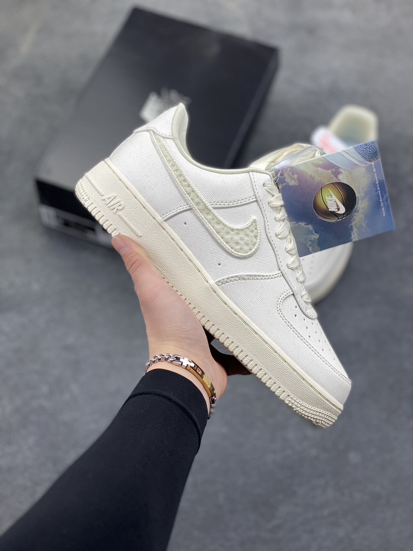 NIke Air Force 1 ‘07 Low 空军一号低帮 运动鞋 休闲鞋 折边针车 工艺难度大 原楦头原纸板 原装鞋盒 定制五金配件 内置全掌气垫 原厂鞋底 货号：IH7351-010 尺码：36 36.5 37.5 38 38.5 39 40 40.5 41 42 42.5 43 44 44.5 45-选品中心