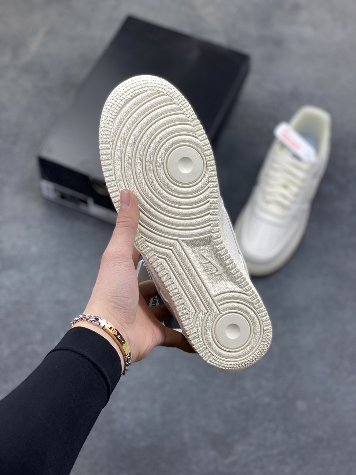 图片[5]-NIke Air Force 1 ‘07 Low 空军一号低帮 运动鞋 休闲鞋 折边针车 工艺难度大 原楦头原纸板 原装鞋盒 定制五金配件 内置全掌气垫 原厂鞋底 货号：IH7351-010 尺码：36 36.5 37.5 38 38.5 39 40 40.5 41 42 42.5 43 44 44.5 45-选品中心