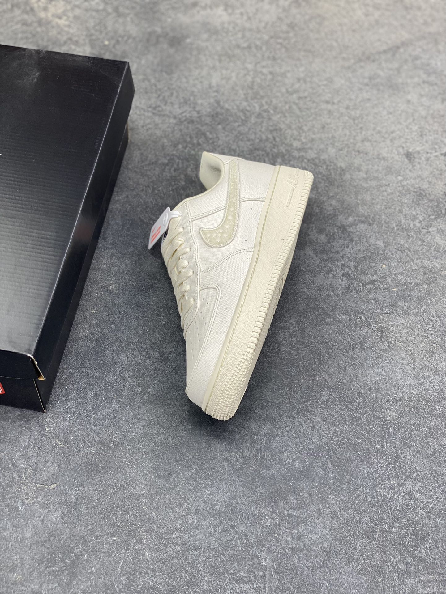 图片[7]-NIke Air Force 1 ‘07 Low 空军一号低帮 运动鞋 休闲鞋 折边针车 工艺难度大 原楦头原纸板 原装鞋盒 定制五金配件 内置全掌气垫 原厂鞋底 货号：IH7351-010 尺码：36 36.5 37.5 38 38.5 39 40 40.5 41 42 42.5 43 44 44.5 45-选品中心