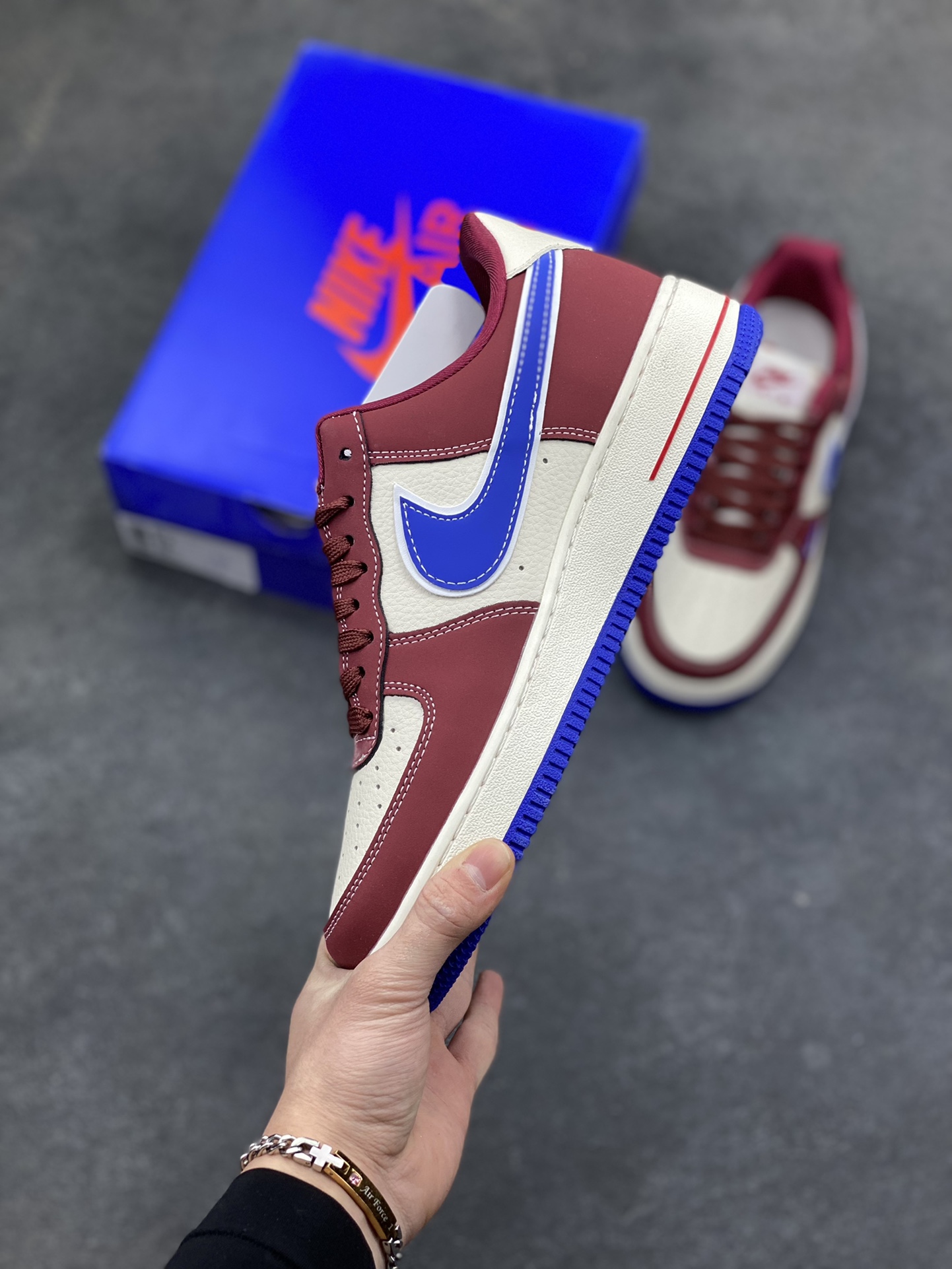 图片[3]-NIke Air Force 1 ‘07 Low “斯图西联名——焦糖蓝勾”空军一号 低帮 运动鞋 休闲鞋 折边针车 工艺难度大 原楦头原纸板 原装鞋盒 定制五金配件 内置全掌气垫 原厂鞋底 货号：SY1388-005 尺码：36 36.5 37.5 38 38.5 39 40 40.5 41 42 42.5 43 44 44.5 45-选品中心