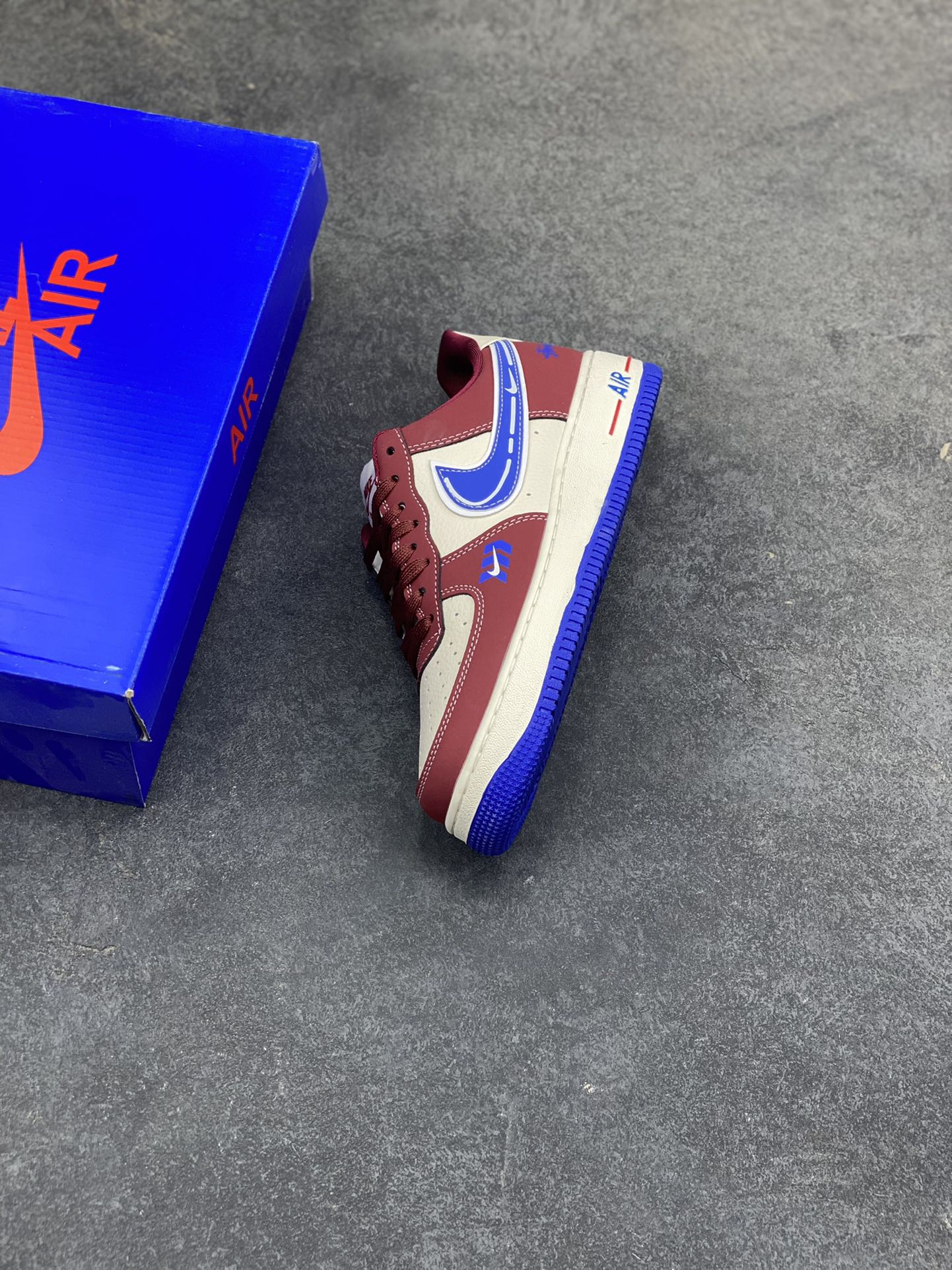 图片[7]-NIke Air Force 1 ‘07 Low “斯图西联名——焦糖蓝勾”空军一号 低帮 运动鞋 休闲鞋 折边针车 工艺难度大 原楦头原纸板 原装鞋盒 定制五金配件 内置全掌气垫 原厂鞋底 货号：SY1388-005 尺码：36 36.5 37.5 38 38.5 39 40 40.5 41 42 42.5 43 44 44.5 45-选品中心