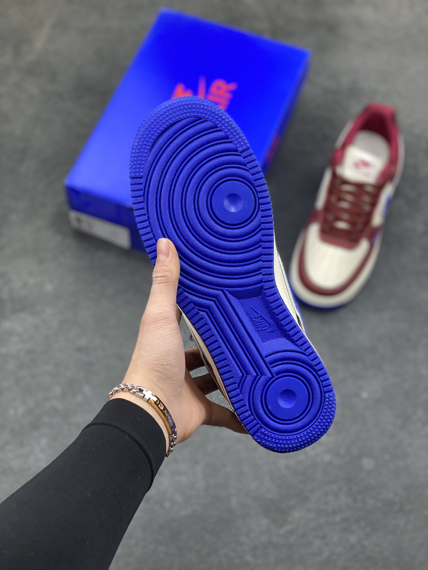 图片[5]-NIke Air Force 1 ‘07 Low “斯图西联名——焦糖蓝勾”空军一号 低帮 运动鞋 休闲鞋 折边针车 工艺难度大 原楦头原纸板 原装鞋盒 定制五金配件 内置全掌气垫 原厂鞋底 货号：SY1388-005 尺码：36 36.5 37.5 38 38.5 39 40 40.5 41 42 42.5 43 44 44.5 45-选品中心