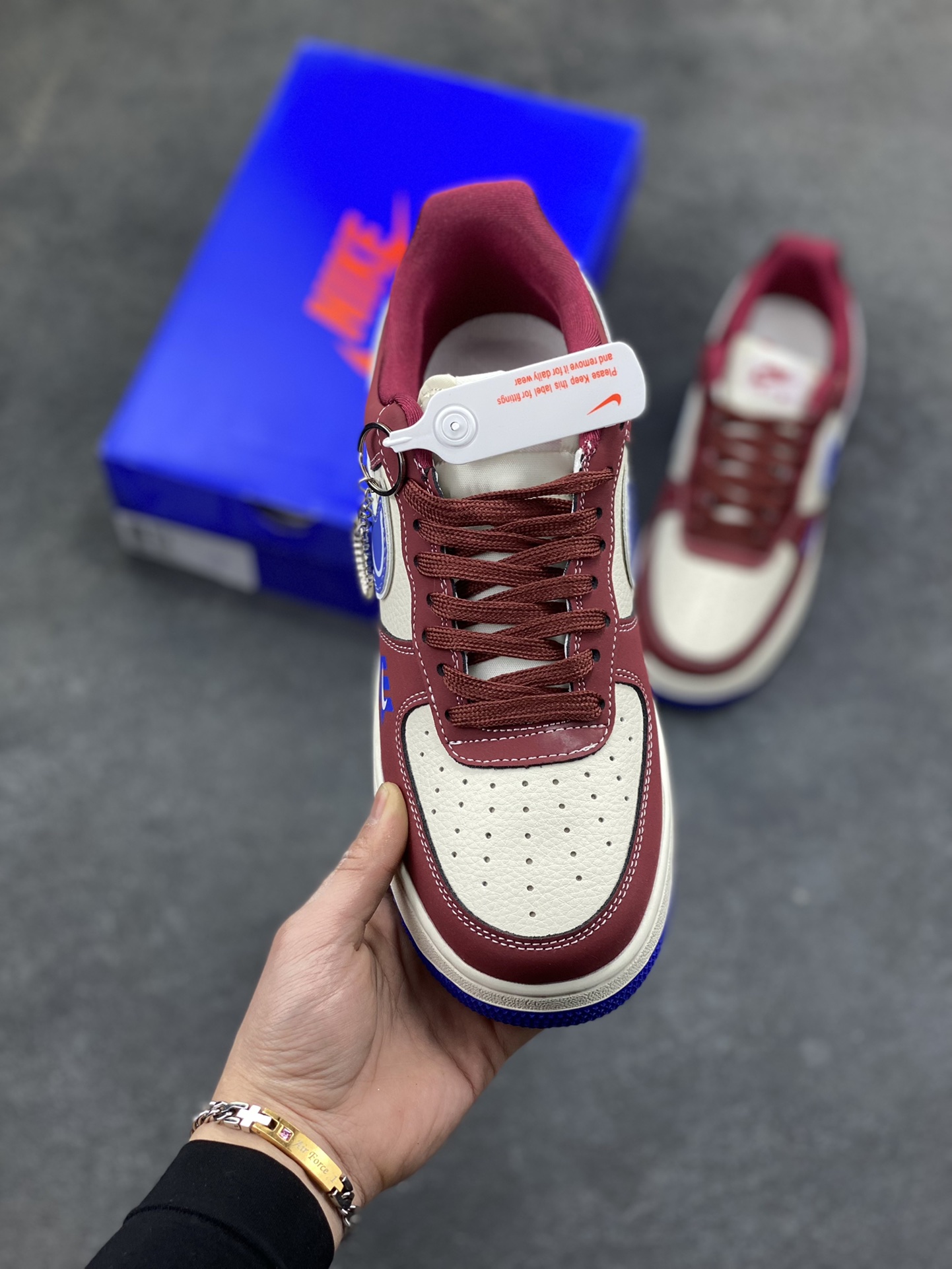 图片[2]-NIke Air Force 1 ‘07 Low “斯图西联名——焦糖蓝勾”空军一号 低帮 运动鞋 休闲鞋 折边针车 工艺难度大 原楦头原纸板 原装鞋盒 定制五金配件 内置全掌气垫 原厂鞋底 货号：SY1388-005 尺码：36 36.5 37.5 38 38.5 39 40 40.5 41 42 42.5 43 44 44.5 45-选品中心