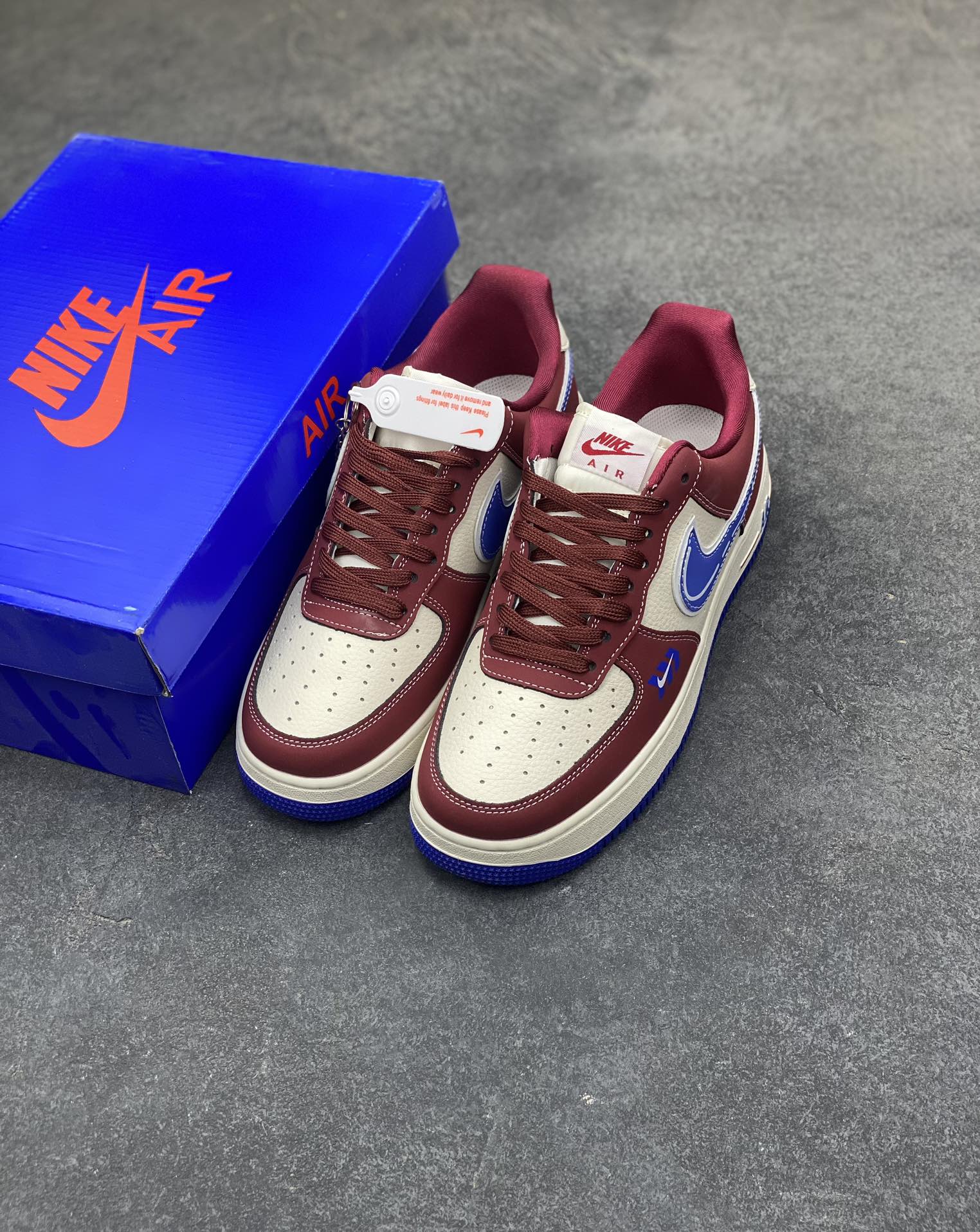 图片[8]-NIke Air Force 1 ‘07 Low “斯图西联名——焦糖蓝勾”空军一号 低帮 运动鞋 休闲鞋 折边针车 工艺难度大 原楦头原纸板 原装鞋盒 定制五金配件 内置全掌气垫 原厂鞋底 货号：SY1388-005 尺码：36 36.5 37.5 38 38.5 39 40 40.5 41 42 42.5 43 44 44.5 45-选品中心