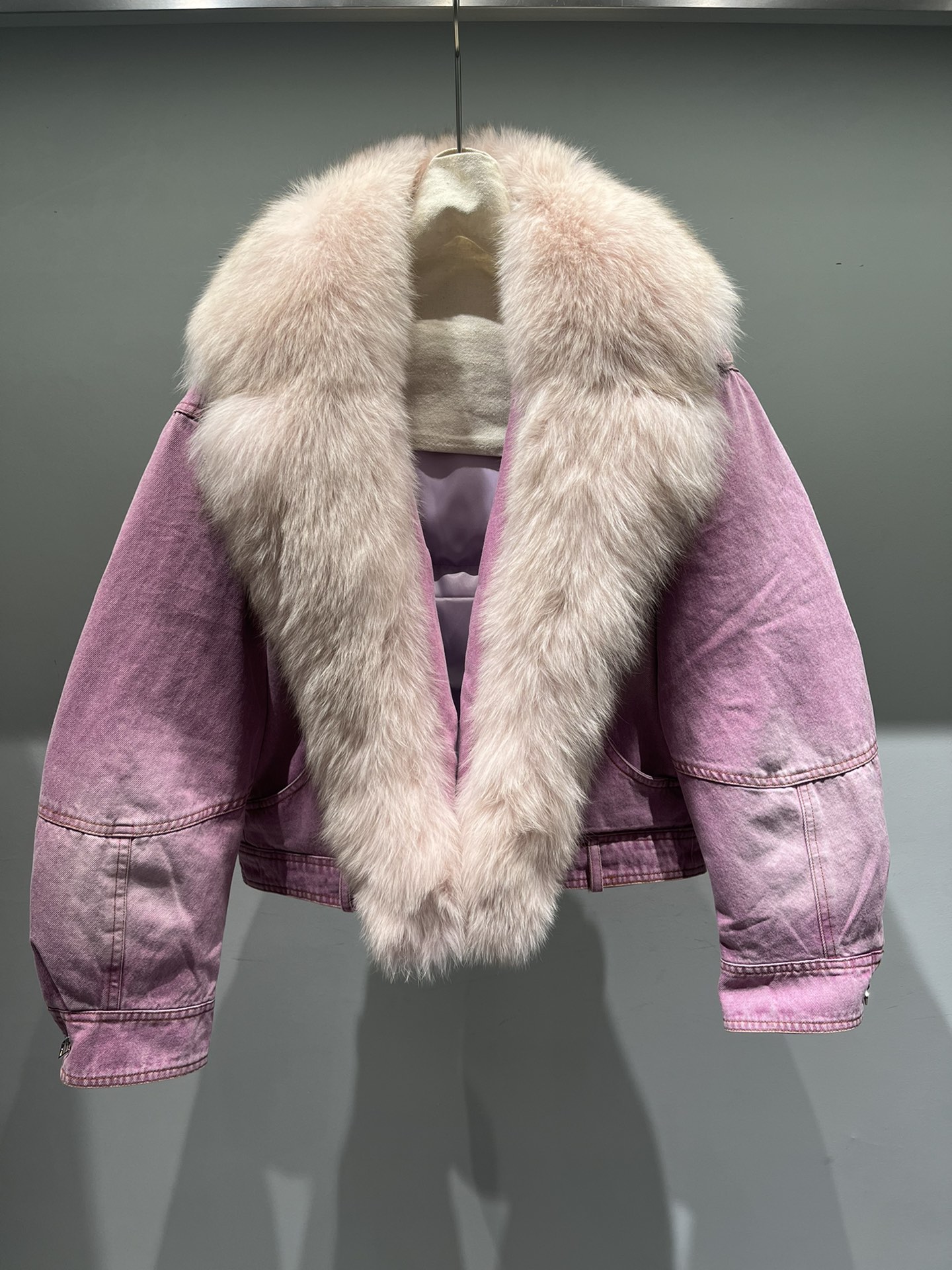 NO:677617,Washed denim down jacket with fox fur removable, loose fit, women's clothing, down jacket,19860909水洗牛仔羽绒服狐狸毛可脱卸,宽松版型,女装,down jacket,,Women's clothing